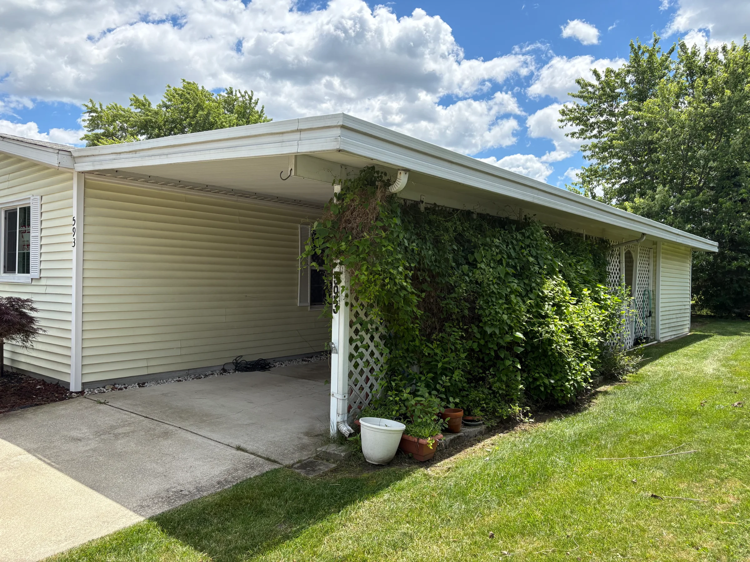 593 Mallard Street manufactured home in Avon on the Lake Senior Community, Rochester Hills, MI — photo 3