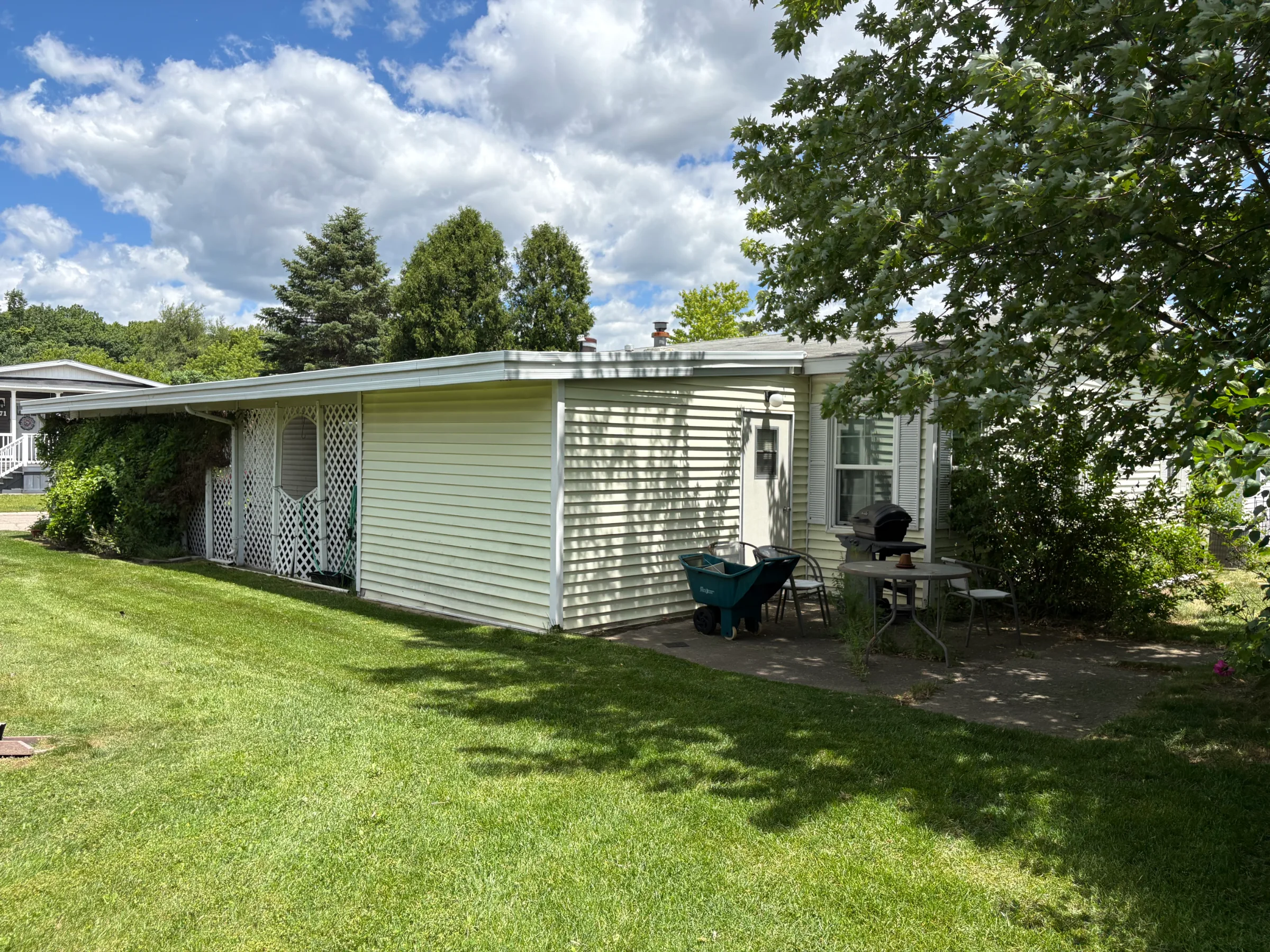 593 Mallard Street manufactured home in Avon on the Lake Senior Community, Rochester Hills, MI — photo 4