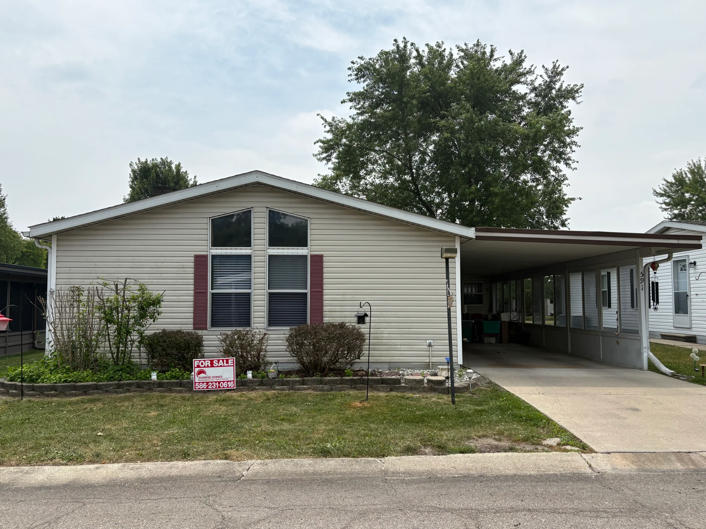 591 Mallard Street manufactured home in Avon on the Lake Senior Community, Rochester Hills, MI — photo 2