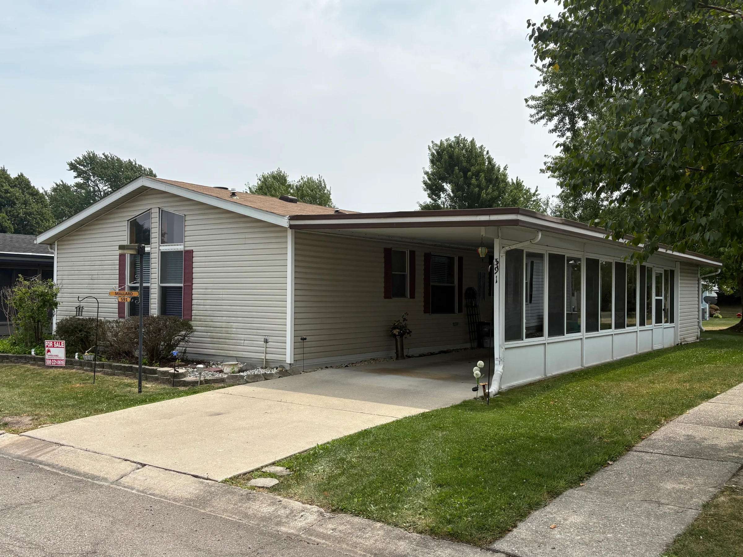 591 Mallard Street manufactured home in Avon on the Lake Senior Community, Rochester Hills, MI — photo 3