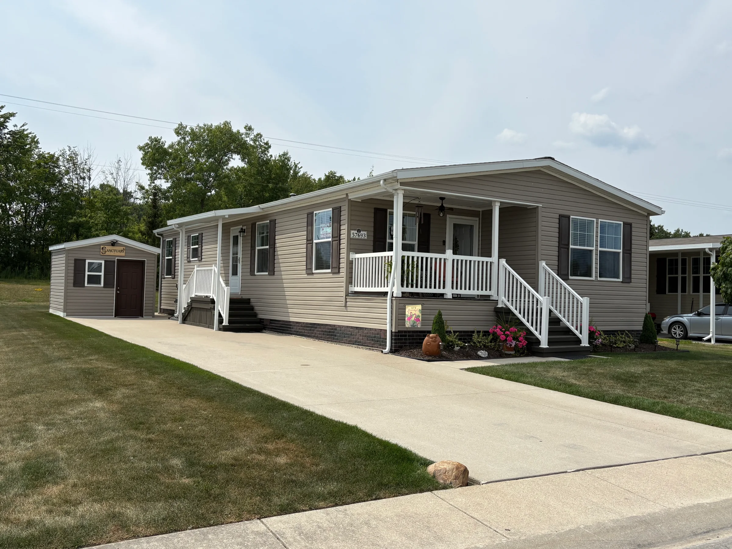 57693 Old Red Lane manufactured home in Millstone Pond, Lenox, MI