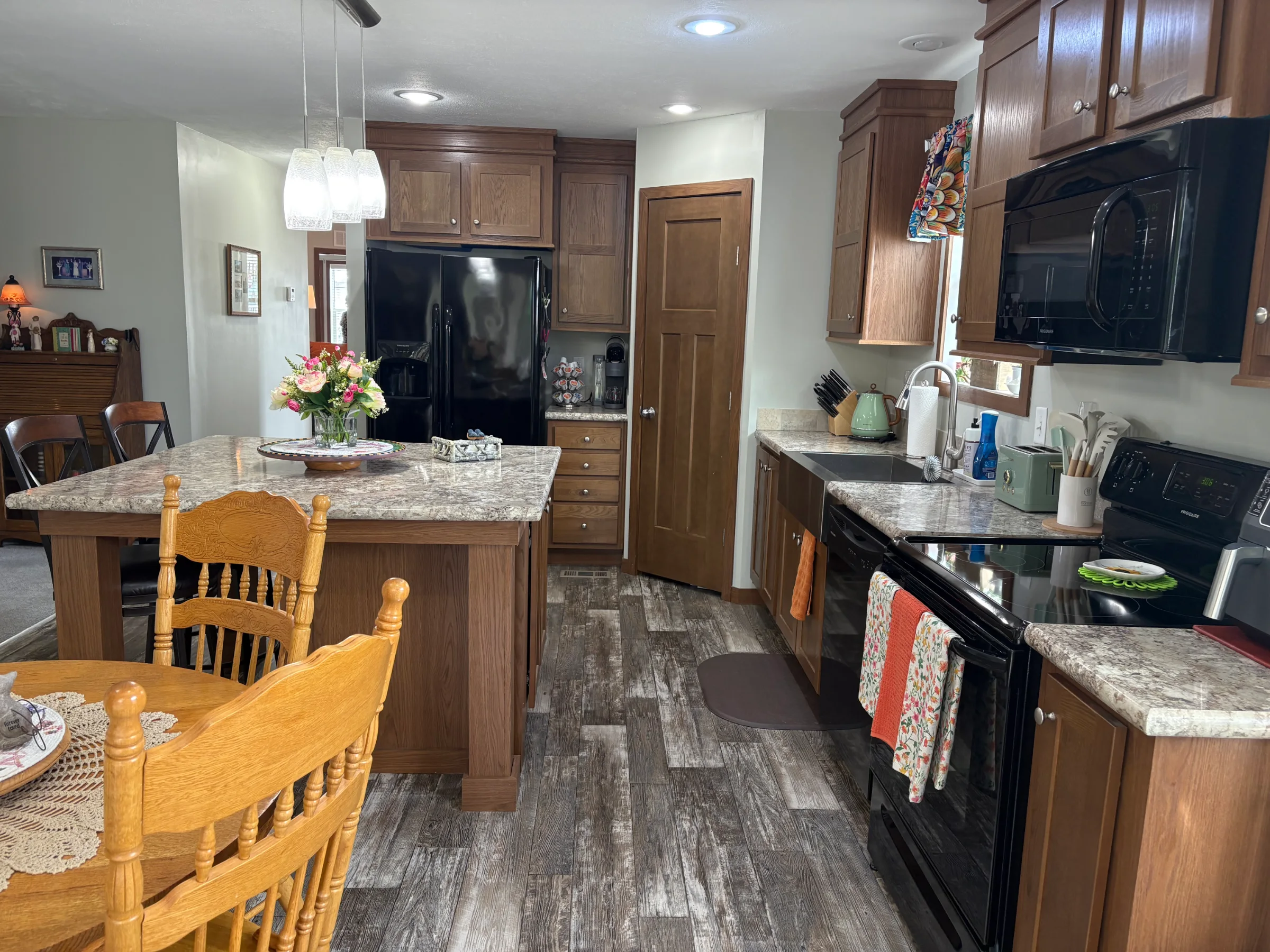 57693 Old Red Lane manufactured home in Millstone Pond, Lenox, MI — photo 12