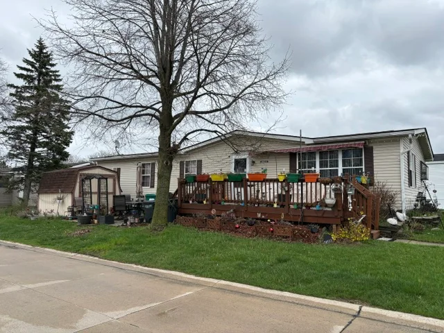 20511 Rosedale Drive manufactured home in Rudgate Clinton, Clinton Township, MI