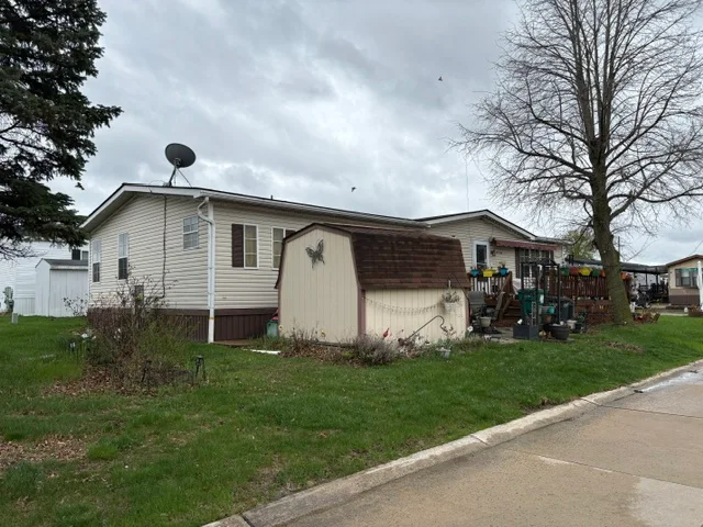 20511 Rosedale Drive manufactured home in Rudgate Clinton, Clinton Township, MI — photo 3
