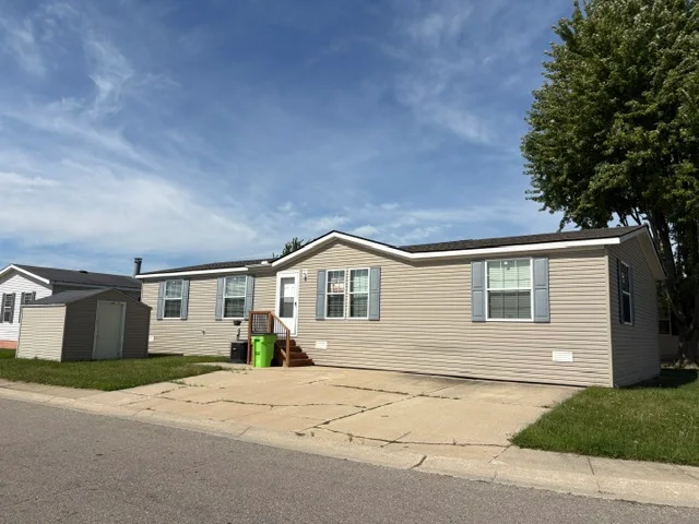 58331 Meadow Creek Blvd manufactured home in Meadow Creek, New Haven, MI — photo 1