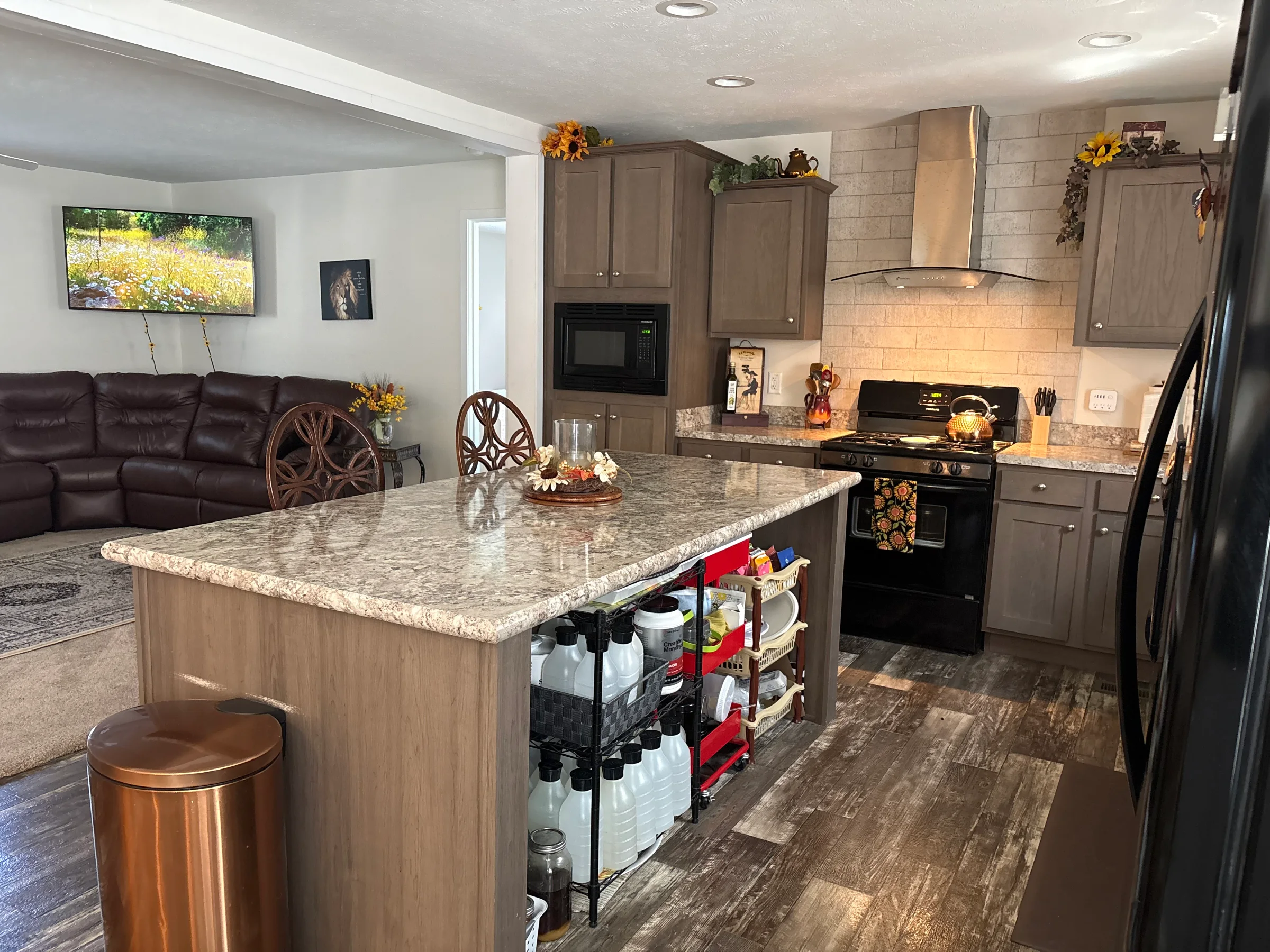 37771 Wolcott Lane manufactured home in Millstone Pond, Lenox, MI — photo 10