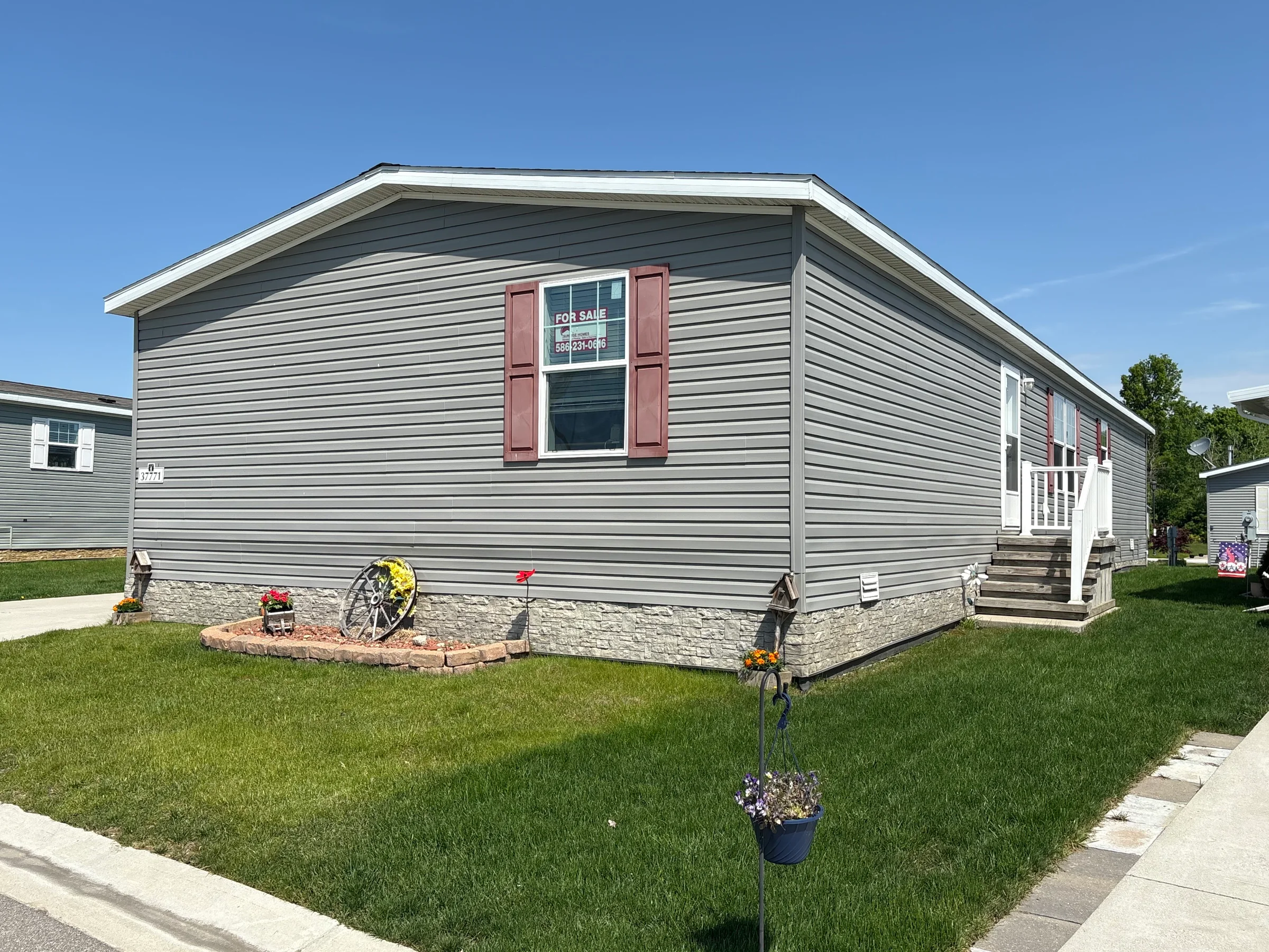 37771 Wolcott Lane manufactured home in Millstone Pond, Lenox, MI — photo 2