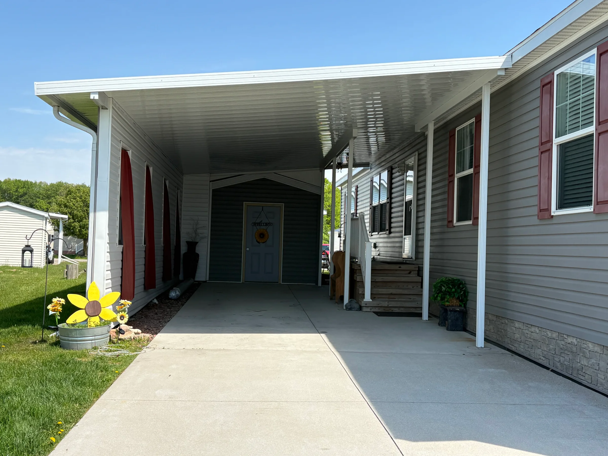 37771 Wolcott Lane manufactured home in Millstone Pond, Lenox, MI — photo 4