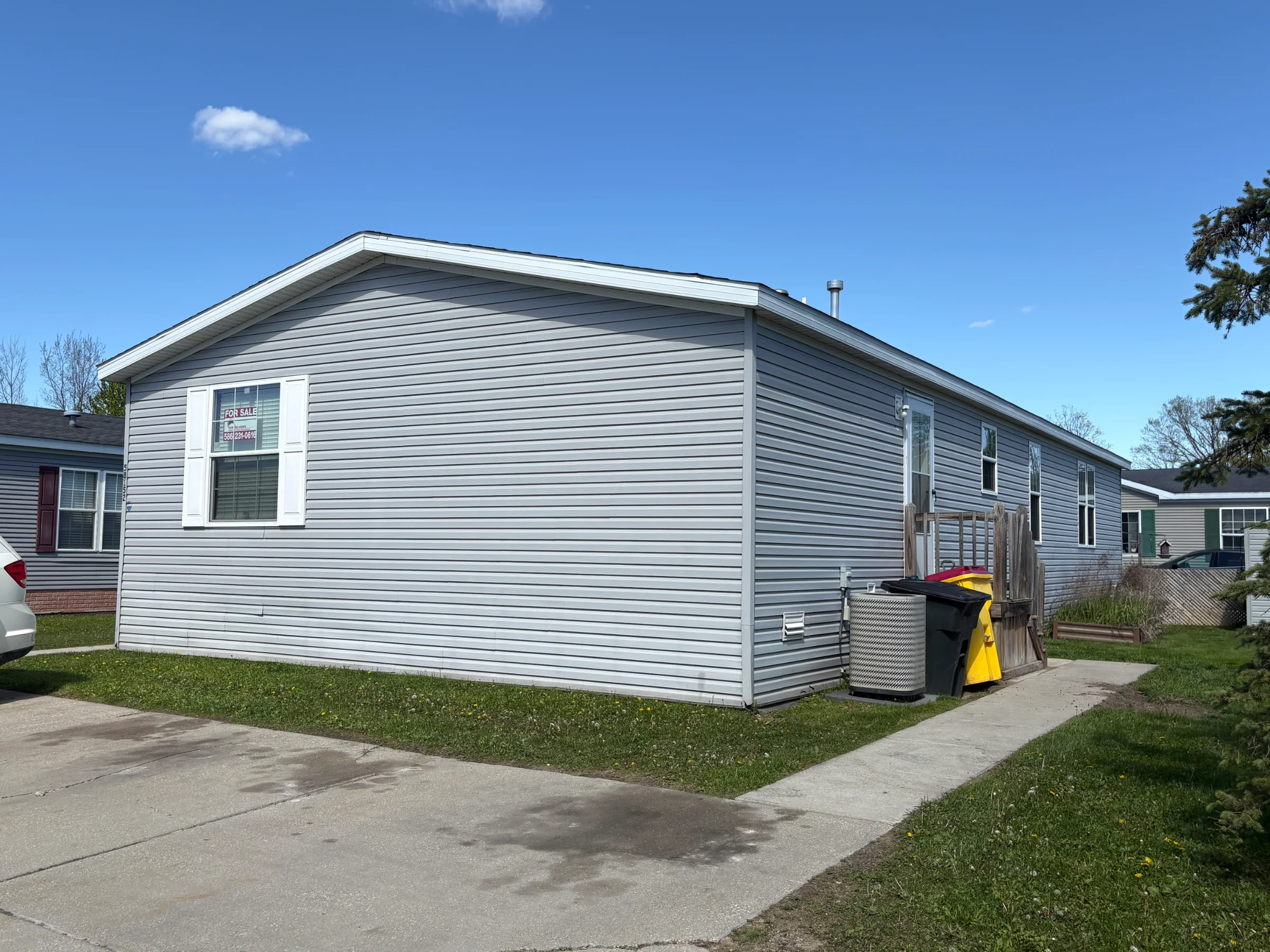 58152 Meadow Creek Blvd manufactured home in Meadow Creek, New Haven, MI — photo 2