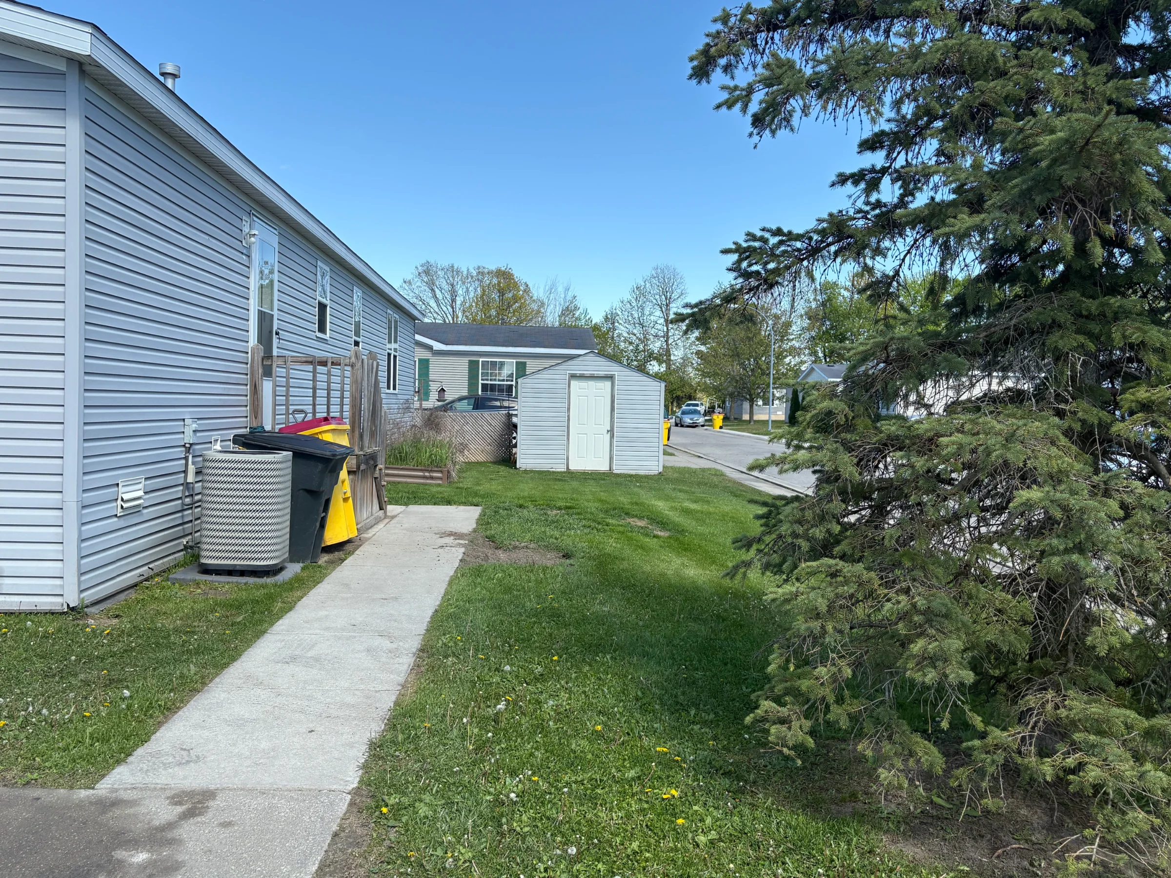 58152 Meadow Creek Blvd manufactured home in Meadow Creek, New Haven, MI — photo 3