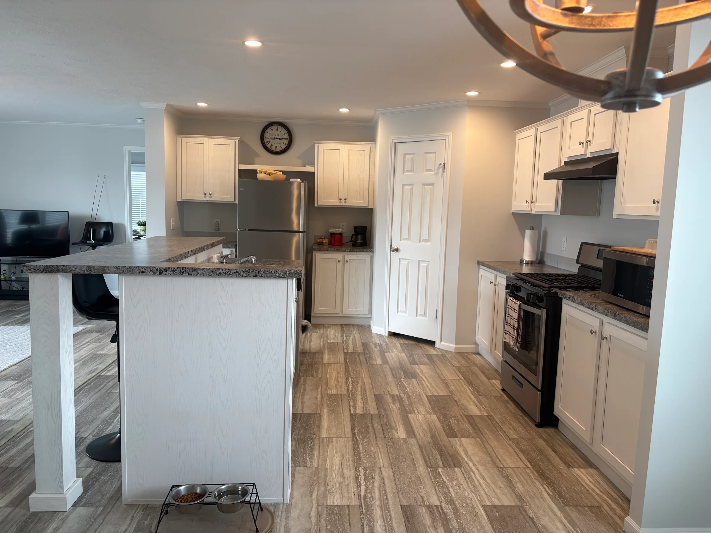 57613 Fuller Ct manufactured home in Millstone Pond, Lenox, MI — photo 11