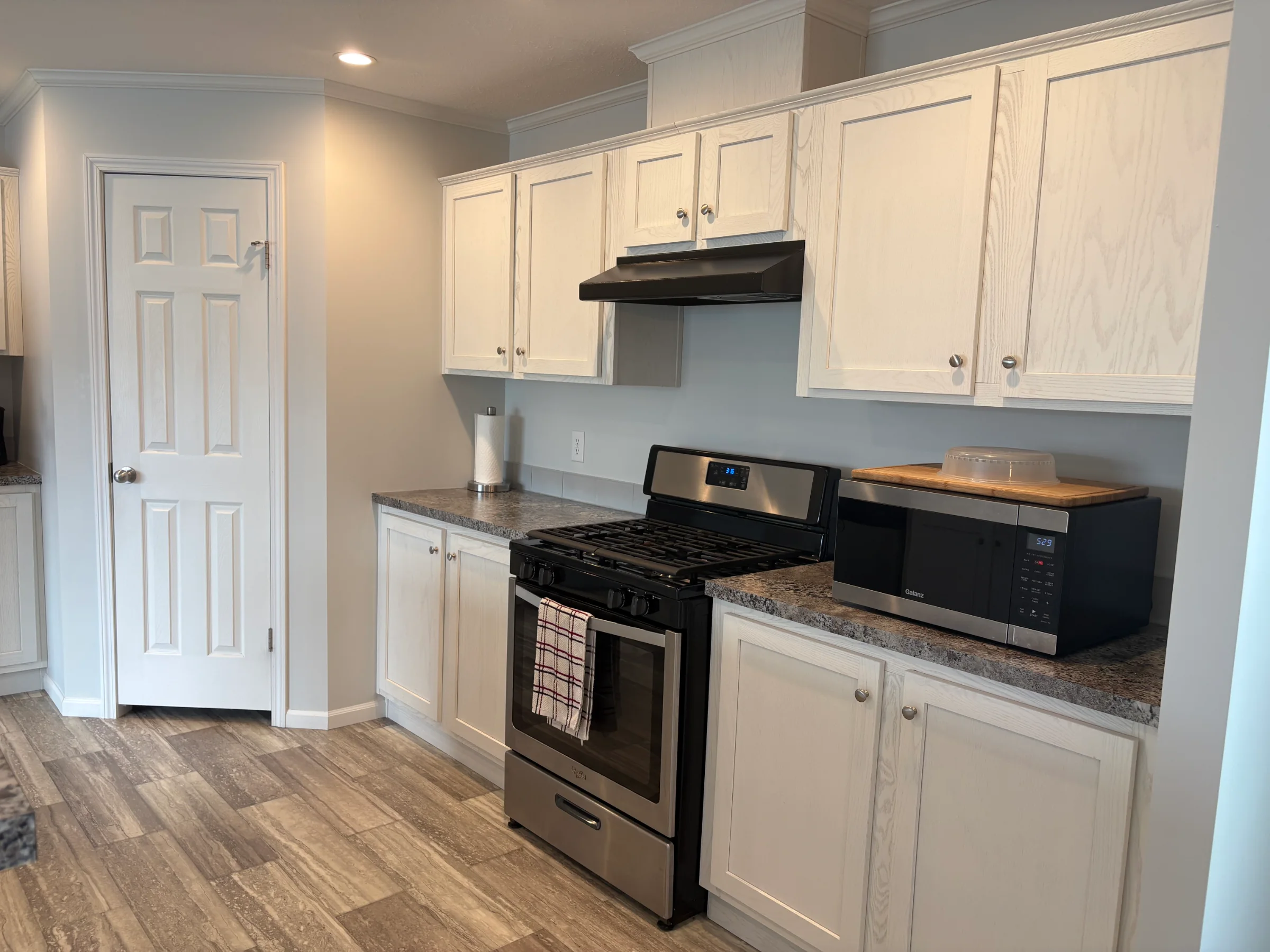57613 Fuller Ct manufactured home in Millstone Pond, Lenox, MI — photo 12