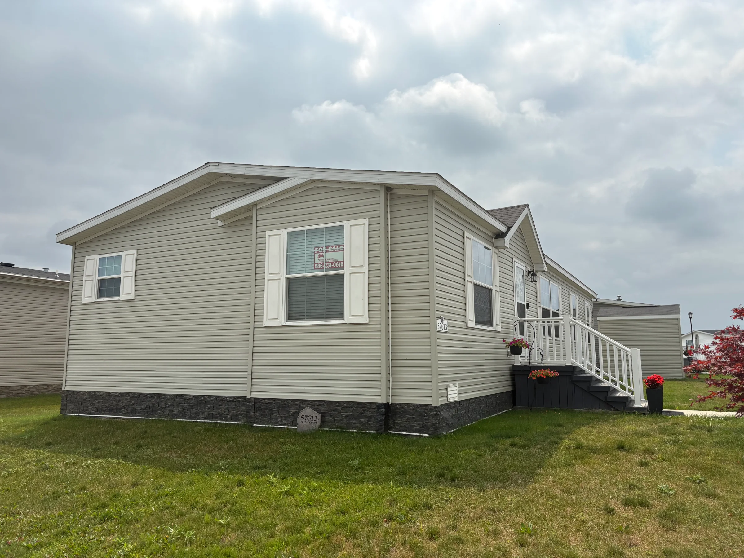 57613 Fuller Ct manufactured home in Millstone Pond, Lenox, MI — photo 2