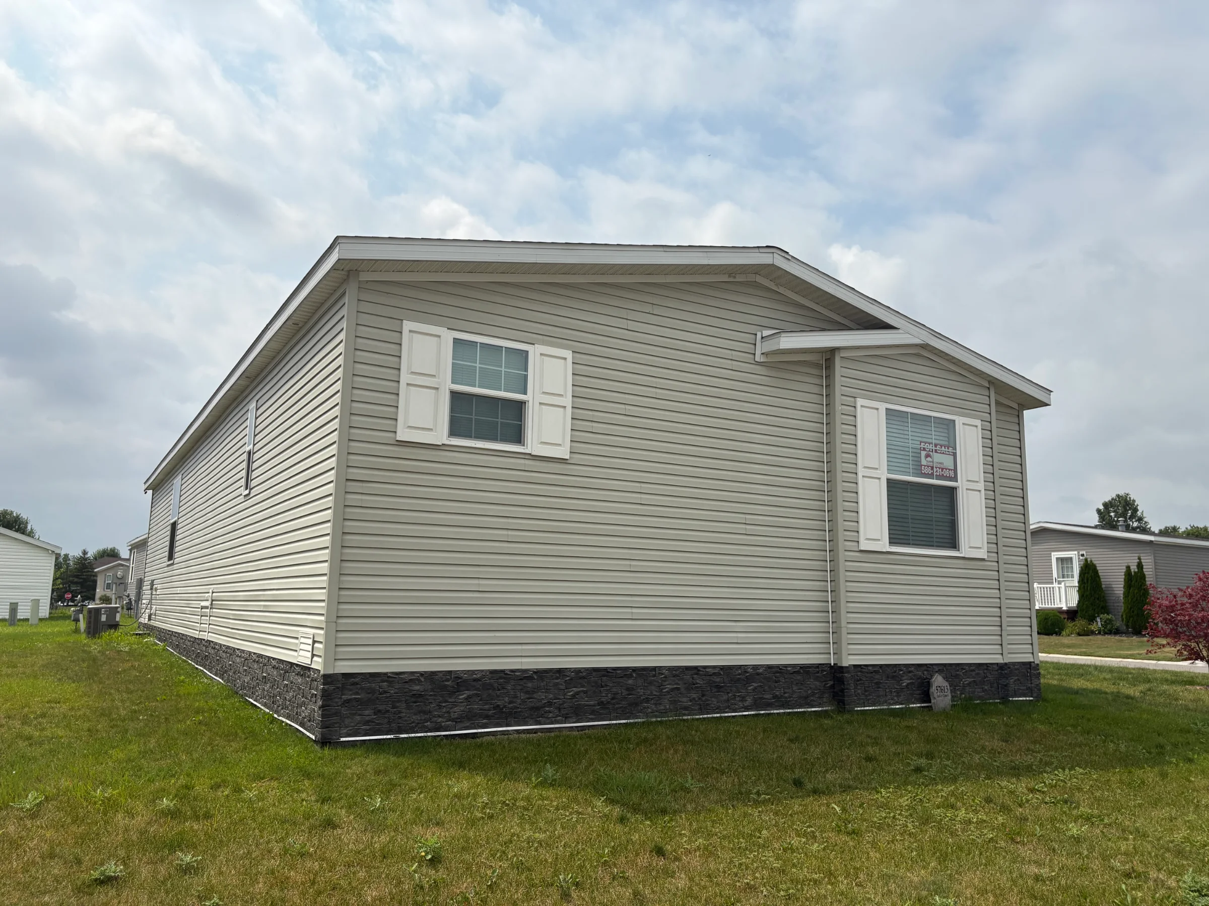 57613 Fuller Ct manufactured home in Millstone Pond, Lenox, MI — photo 3
