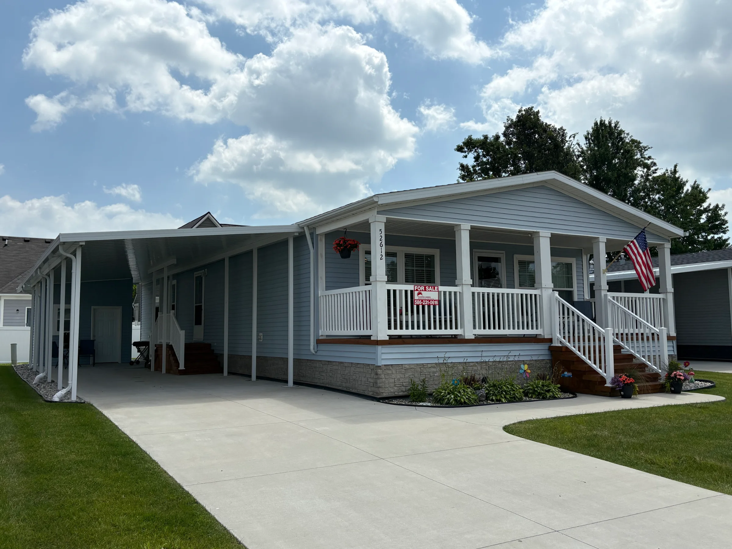 52612 Springfield Court manufactured home in Pine Crest Estates, Chesterfield, MI — photo 2