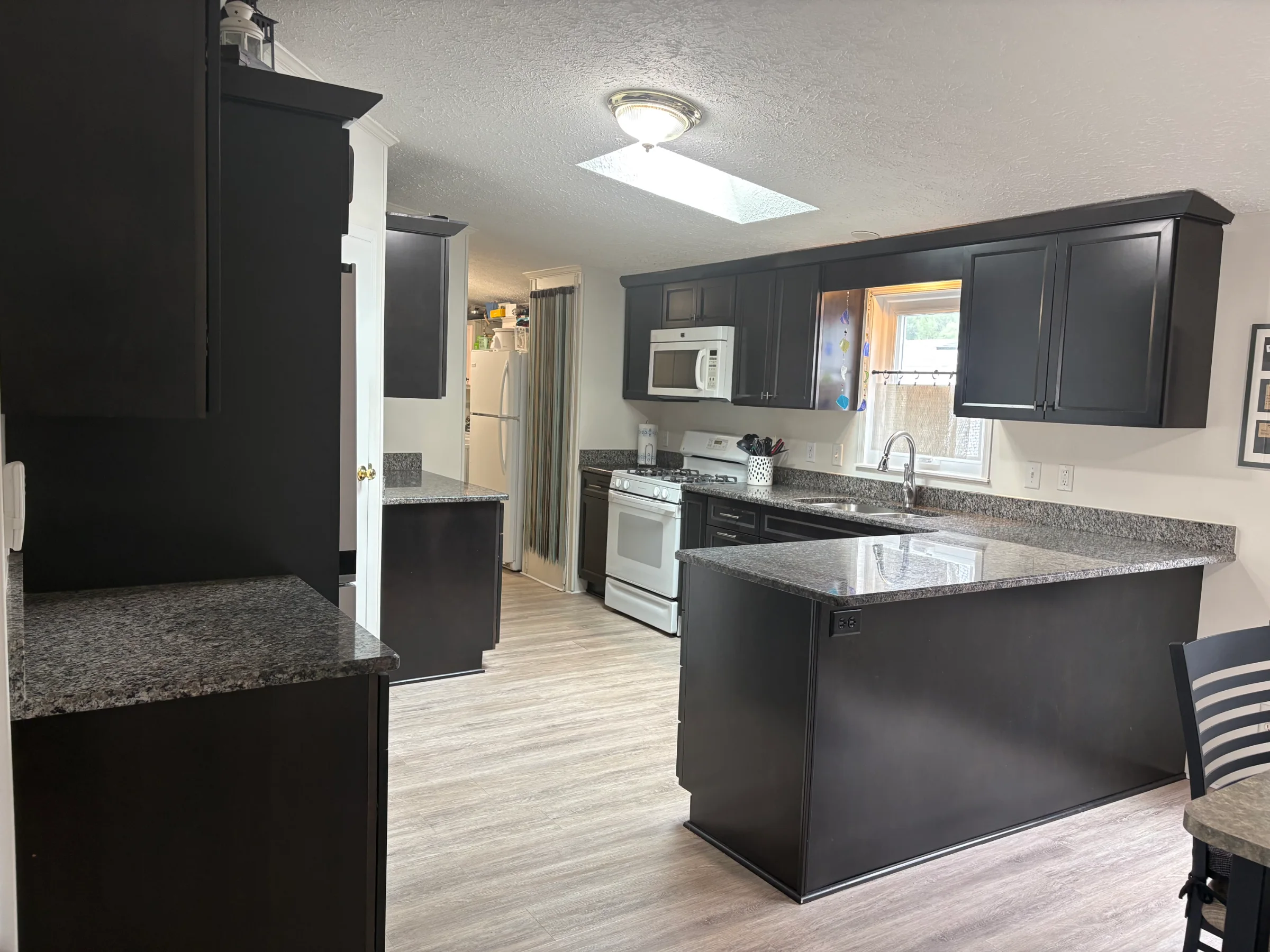 49605 Teton Pass manufactured home in Shelby West, Shelby Township, MI — photo 10