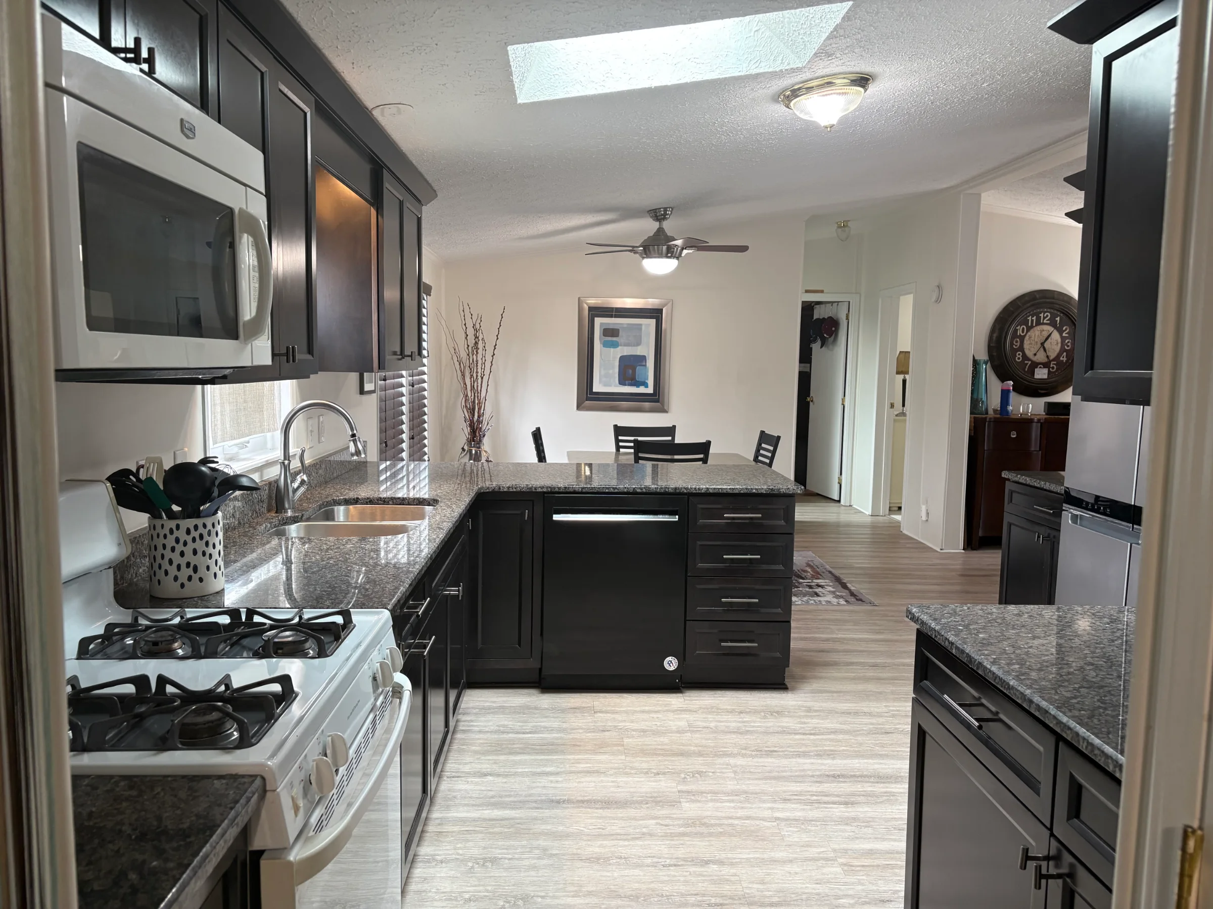 49605 Teton Pass manufactured home in Shelby West, Shelby Township, MI — photo 12