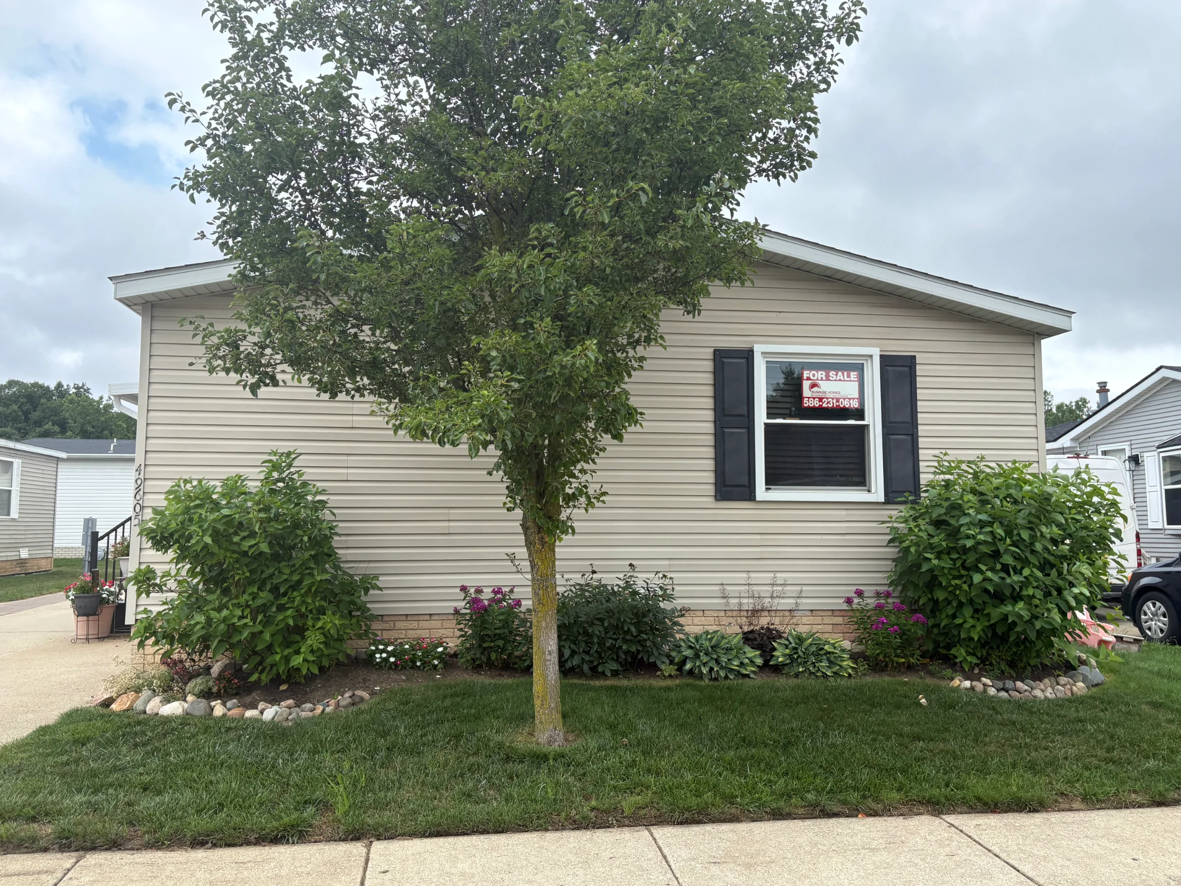 49605 Teton Pass manufactured home in Shelby West, Shelby Township, MI — photo 2