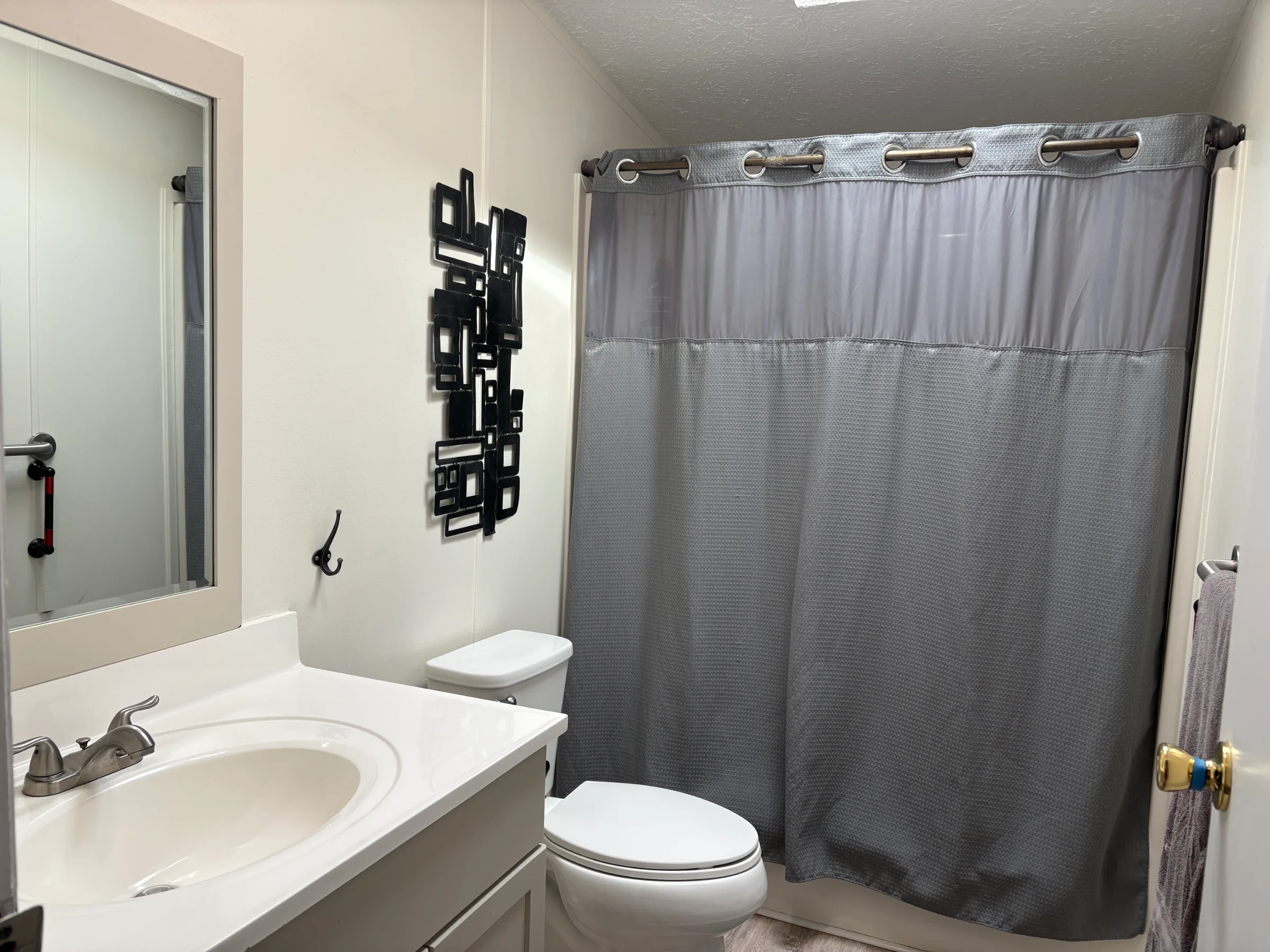49605 Teton Pass manufactured home in Shelby West, Shelby Township, MI — photo 24
