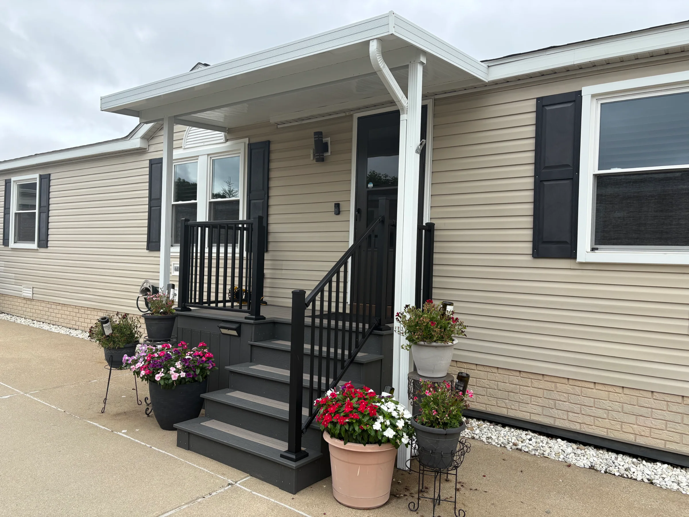 49605 Teton Pass manufactured home in Shelby West, Shelby Township, MI — photo 3