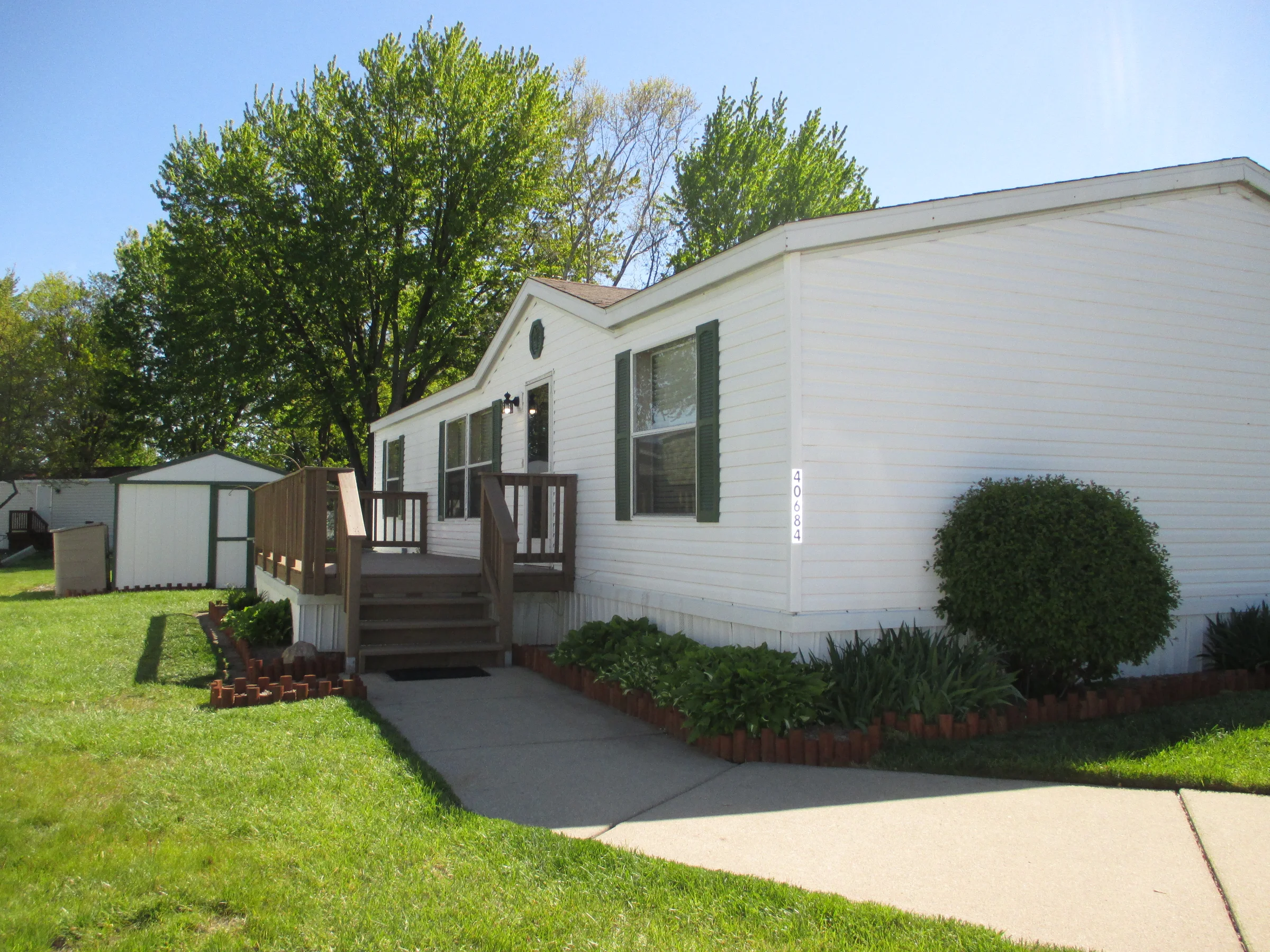40684 Heath Court manufactured home in Rudgate Manor, Sterling Heights, MI — photo 1