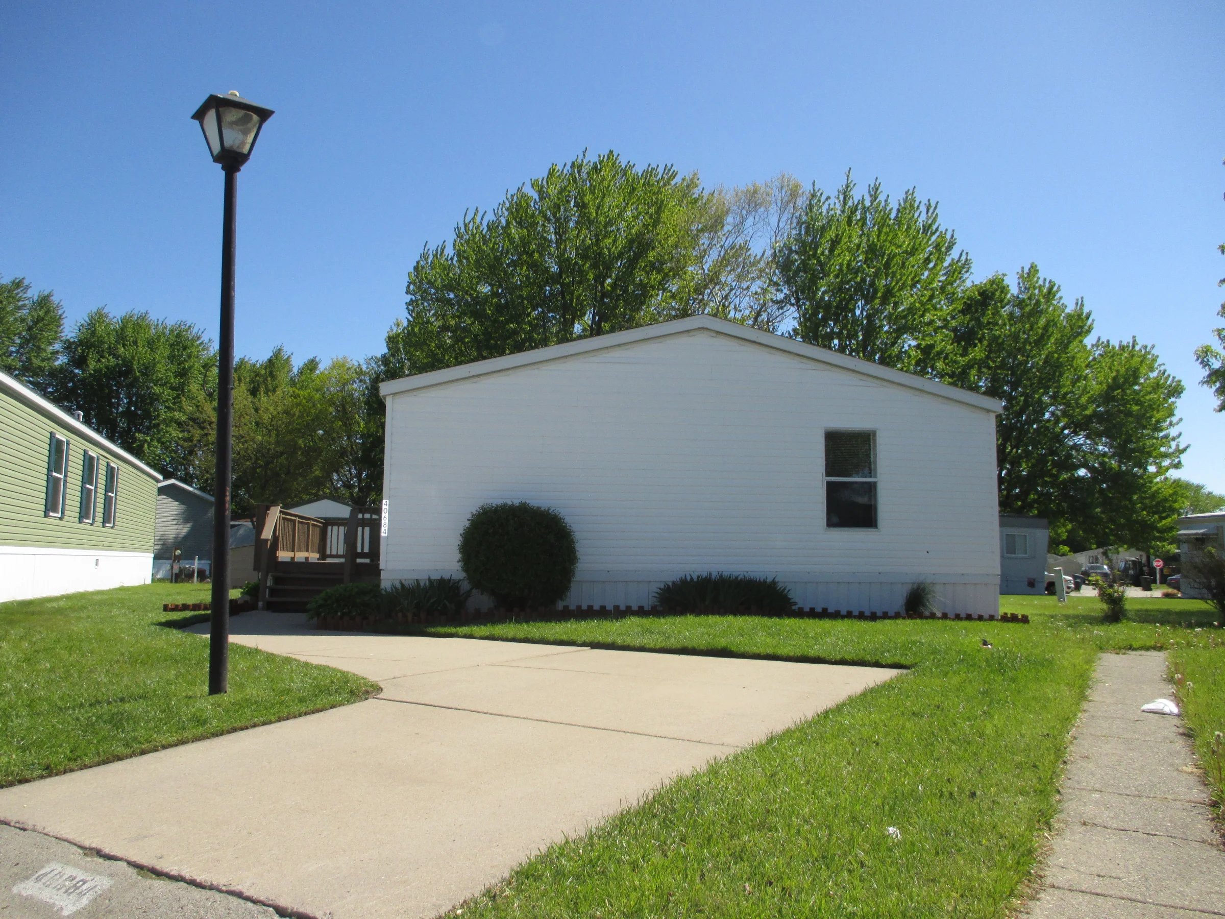 40684 Heath Court manufactured home in Rudgate Manor, Sterling Heights, MI — photo 2