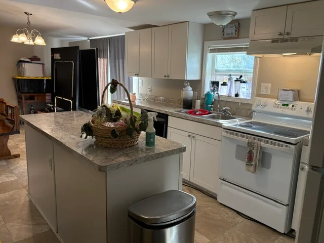 59464 Julie Lane manufactured home in Riverbrook, New Haven, MI — photo 10