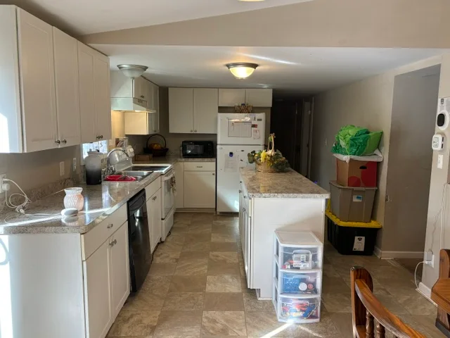 59464 Julie Lane manufactured home in Riverbrook, New Haven, MI — photo 8