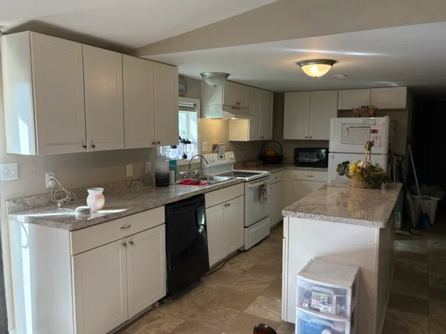 59464 Julie Lane manufactured home in Riverbrook, New Haven, MI — photo 9
