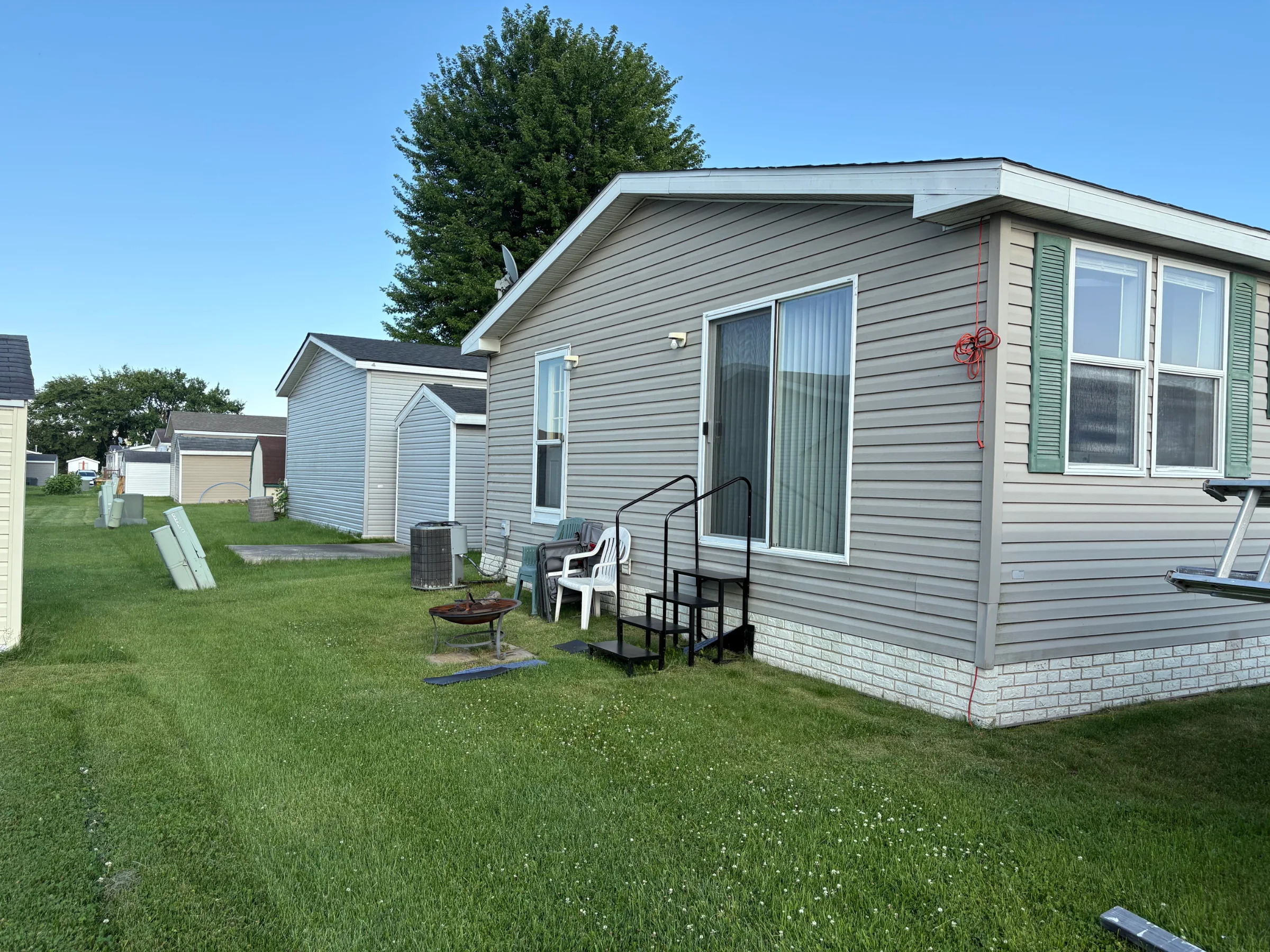 33313 Fern Court manufactured home in Meadow Creek, New Haven, MI — photo 4