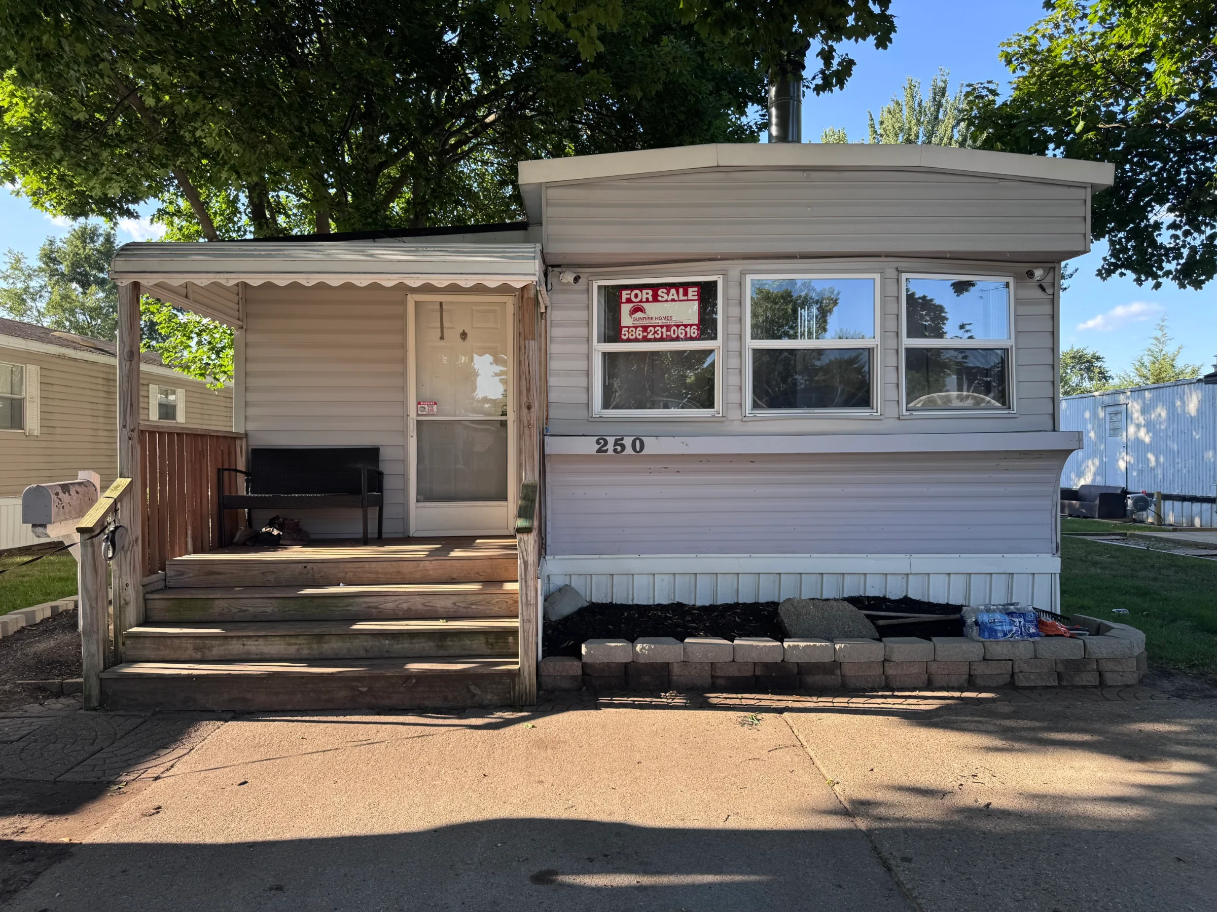 250 Marais Drive manufactured home in Rochester Estates, Rochester Hills, MI