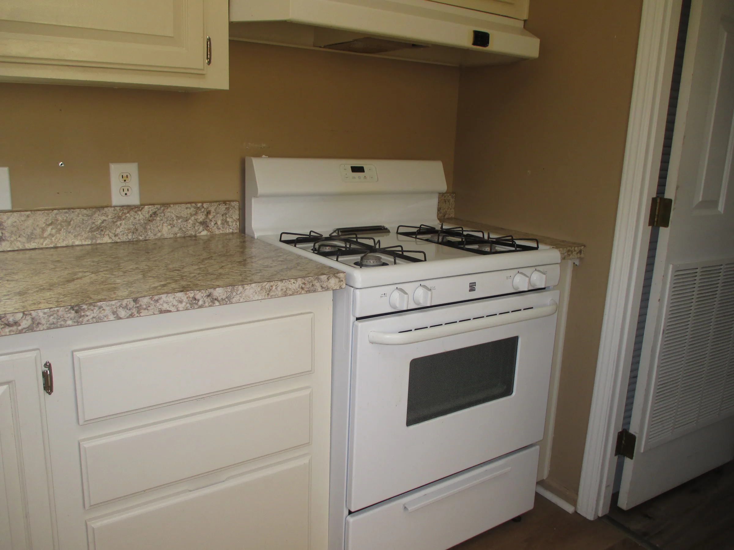 190 Brentwood Circle manufactured home in Cranberry Lake Senior Community, White Lake, MI — photo 12