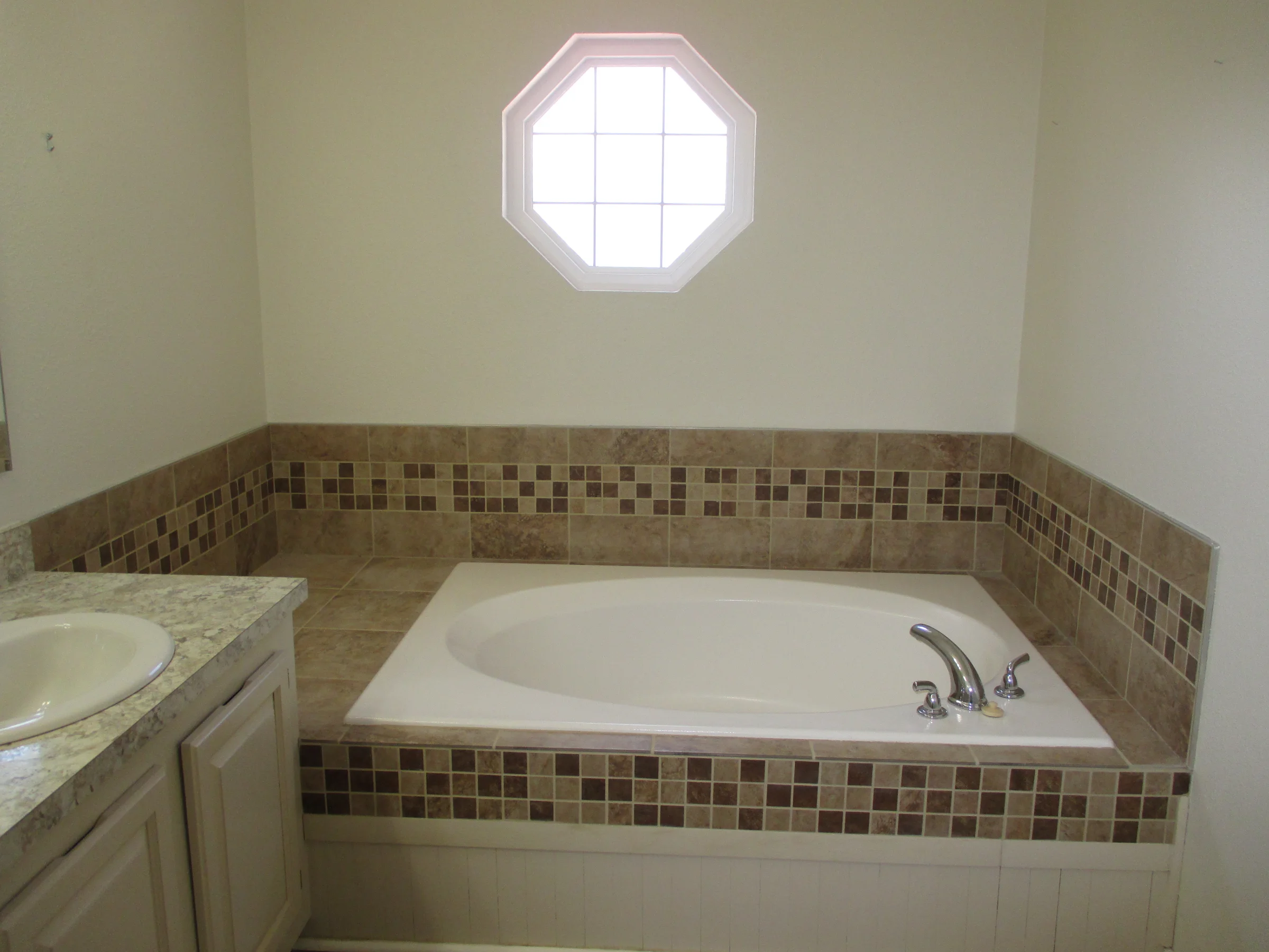 190 Brentwood Circle manufactured home in Cranberry Lake Senior Community, White Lake, MI — photo 19
