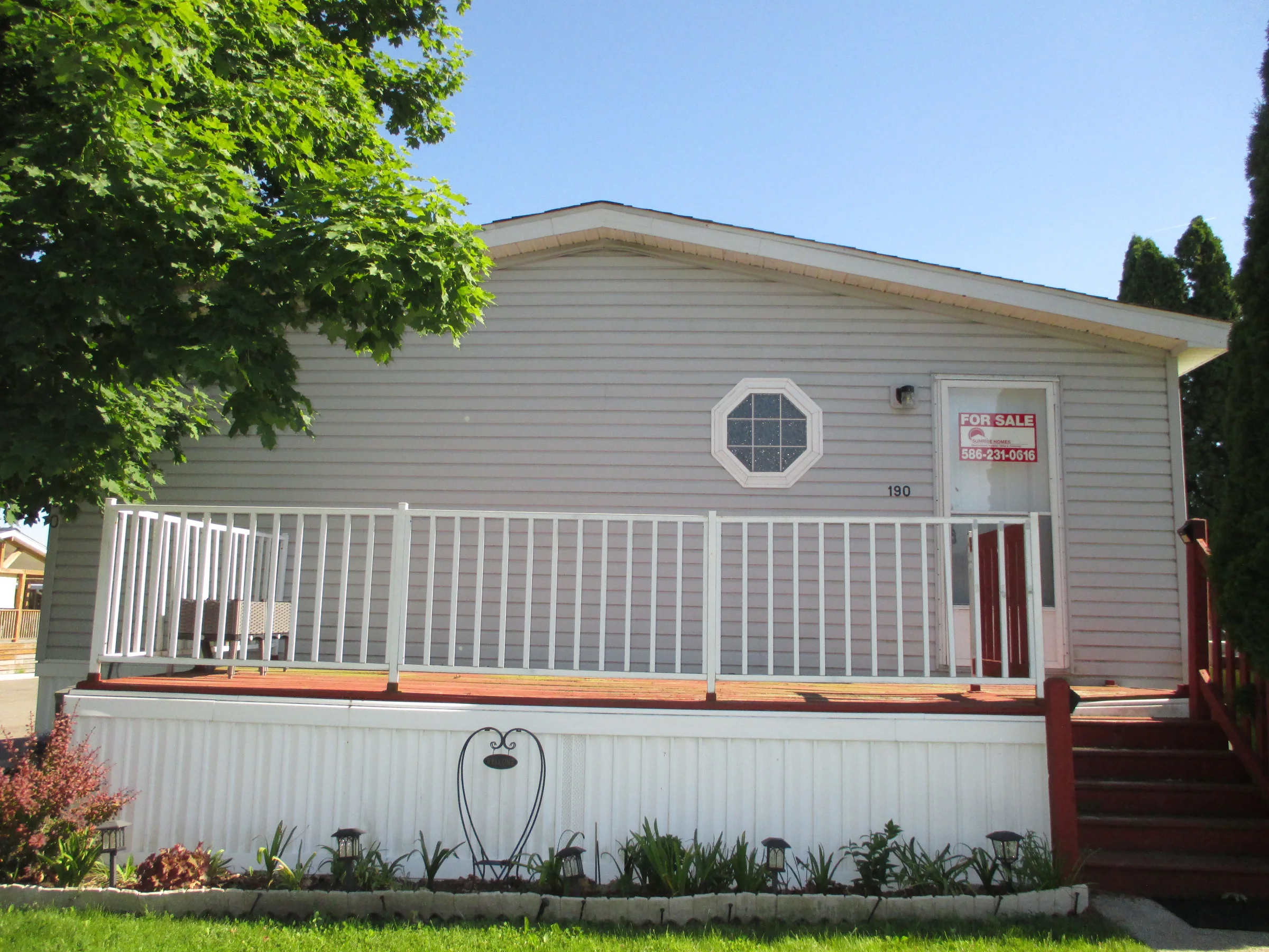 190 Brentwood Circle manufactured home in Cranberry Lake Senior Community, White Lake, MI — photo 2