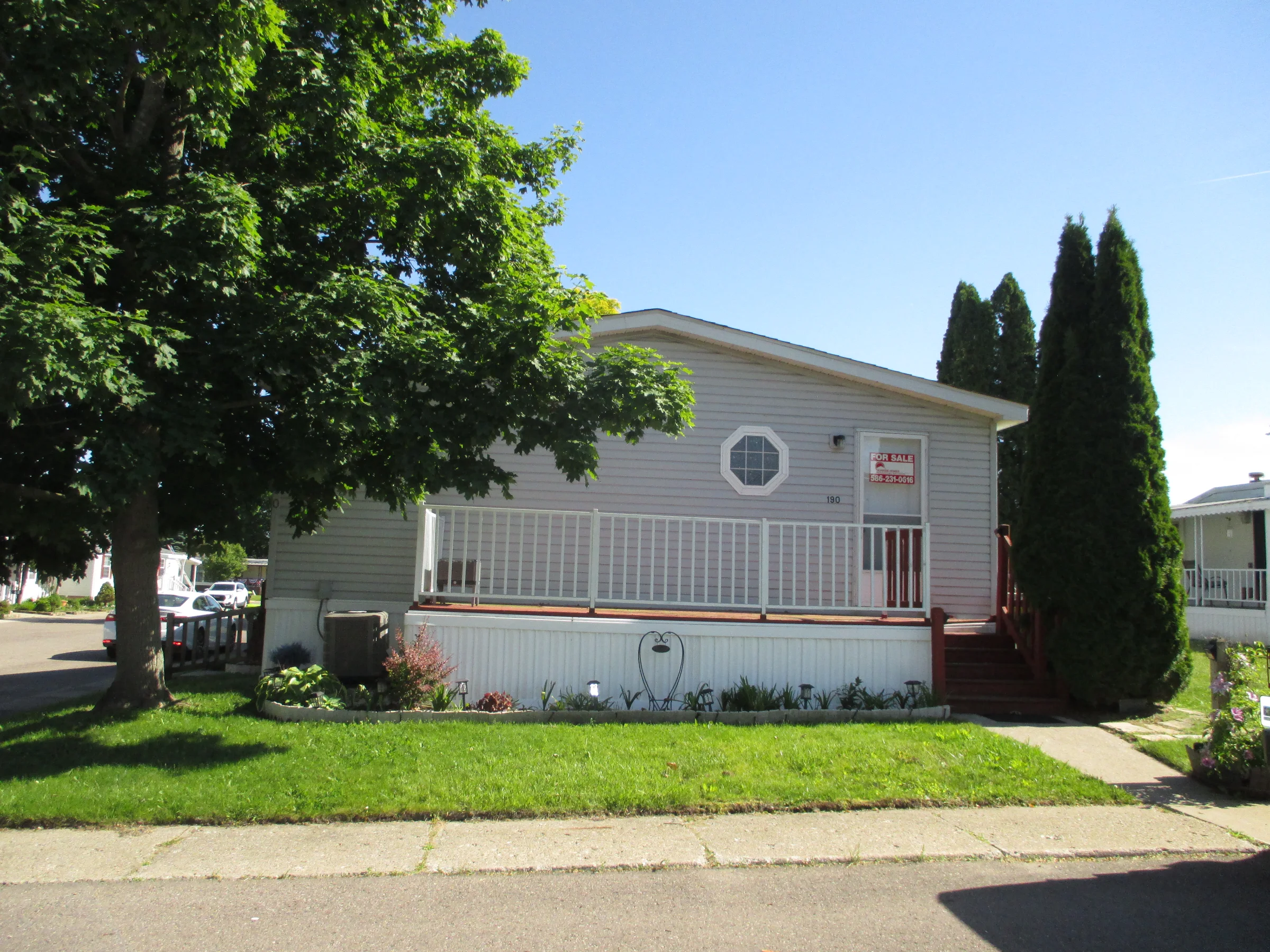 190 Brentwood Circle manufactured home in Cranberry Lake Senior Community, White Lake, MI — photo 4