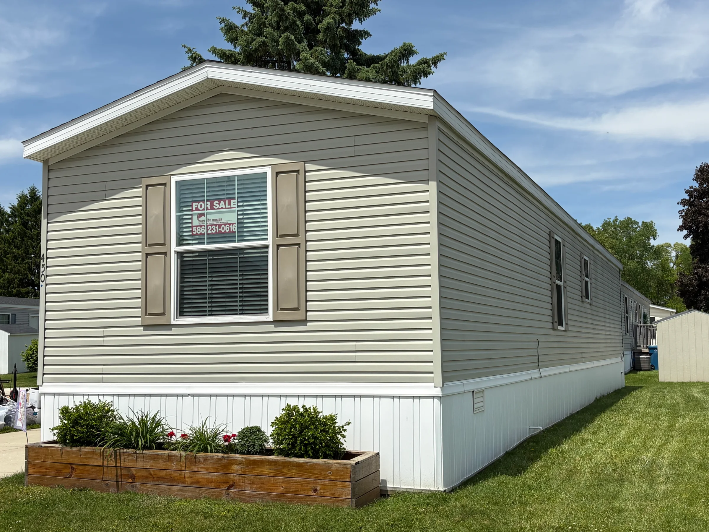450 Flamingo Street manufactured home in Avon on the Lake Senior Community, Rochester Hills, MI — photo 1