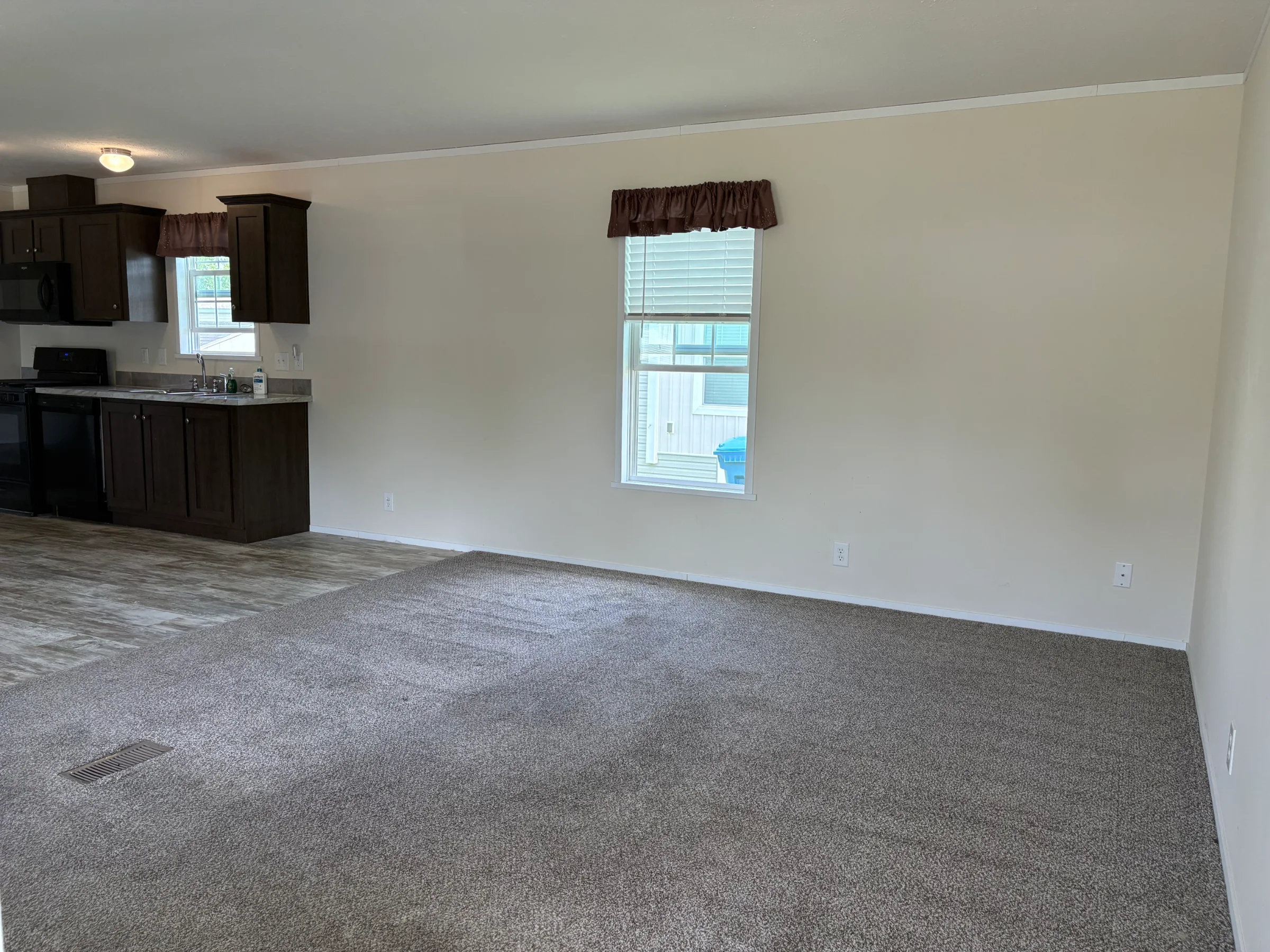 450 Flamingo Street manufactured home in Avon on the Lake Senior Community, Rochester Hills, MI — photo 5