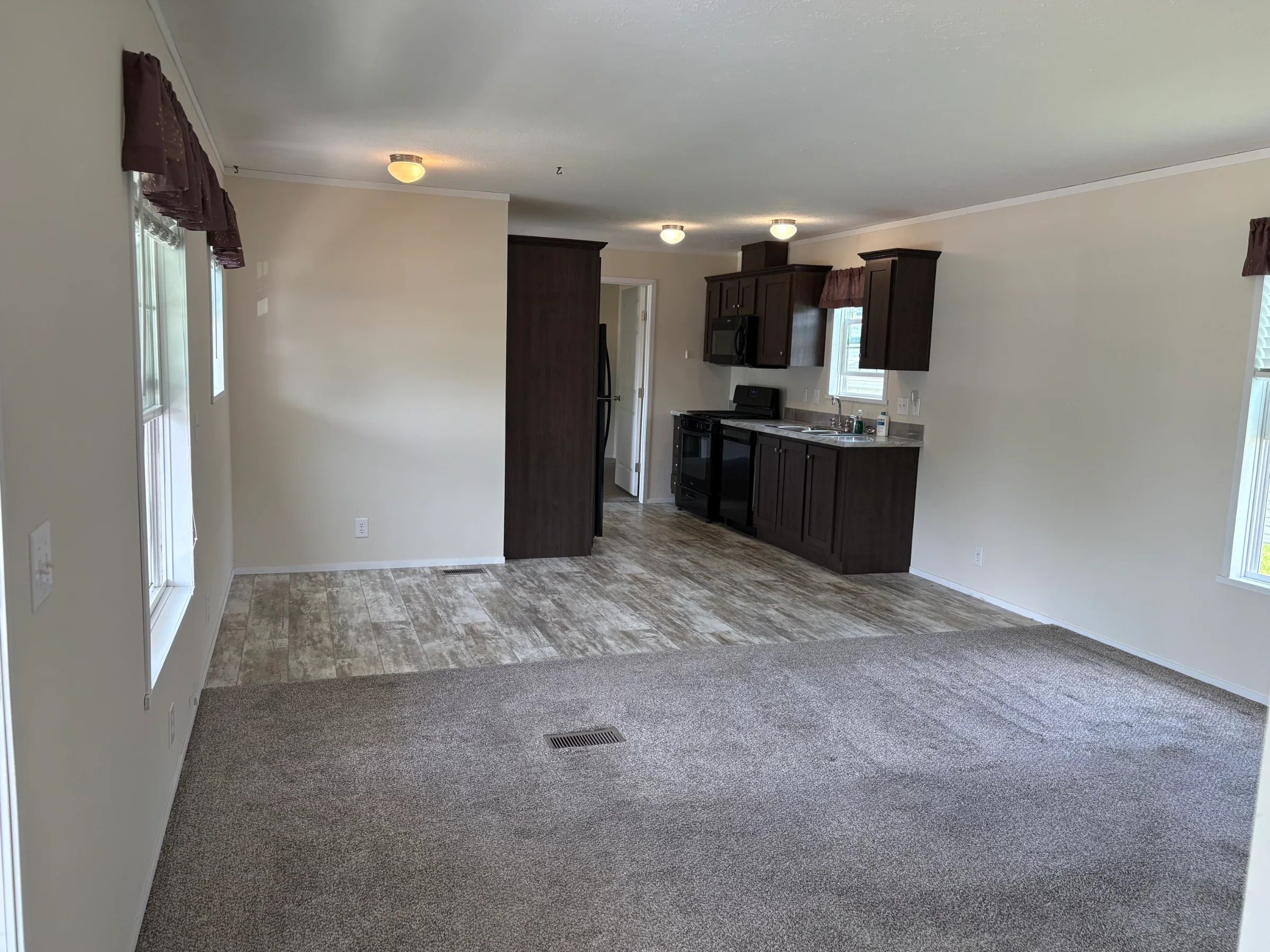 450 Flamingo Street manufactured home in Avon on the Lake Senior Community, Rochester Hills, MI — photo 6