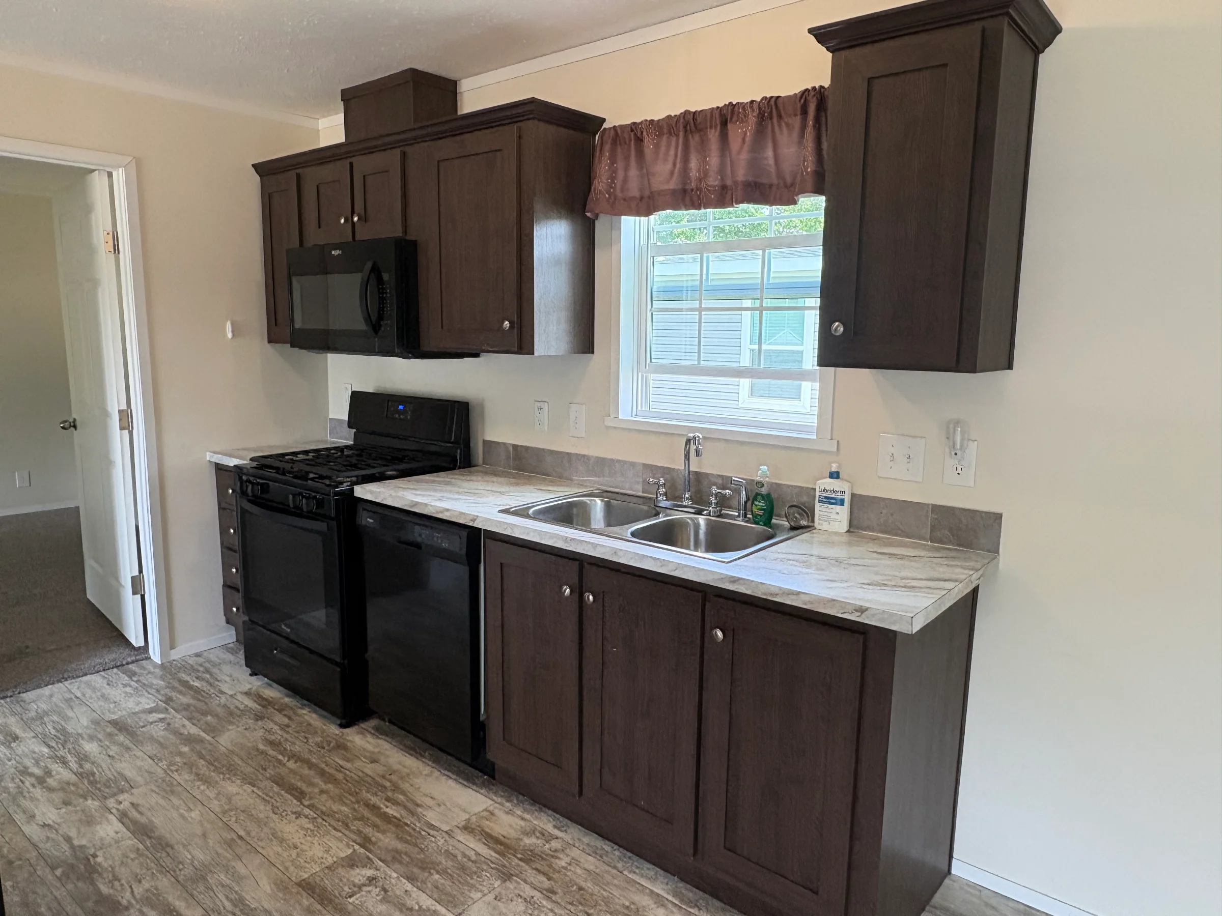 450 Flamingo Street manufactured home in Avon on the Lake Senior Community, Rochester Hills, MI — photo 8