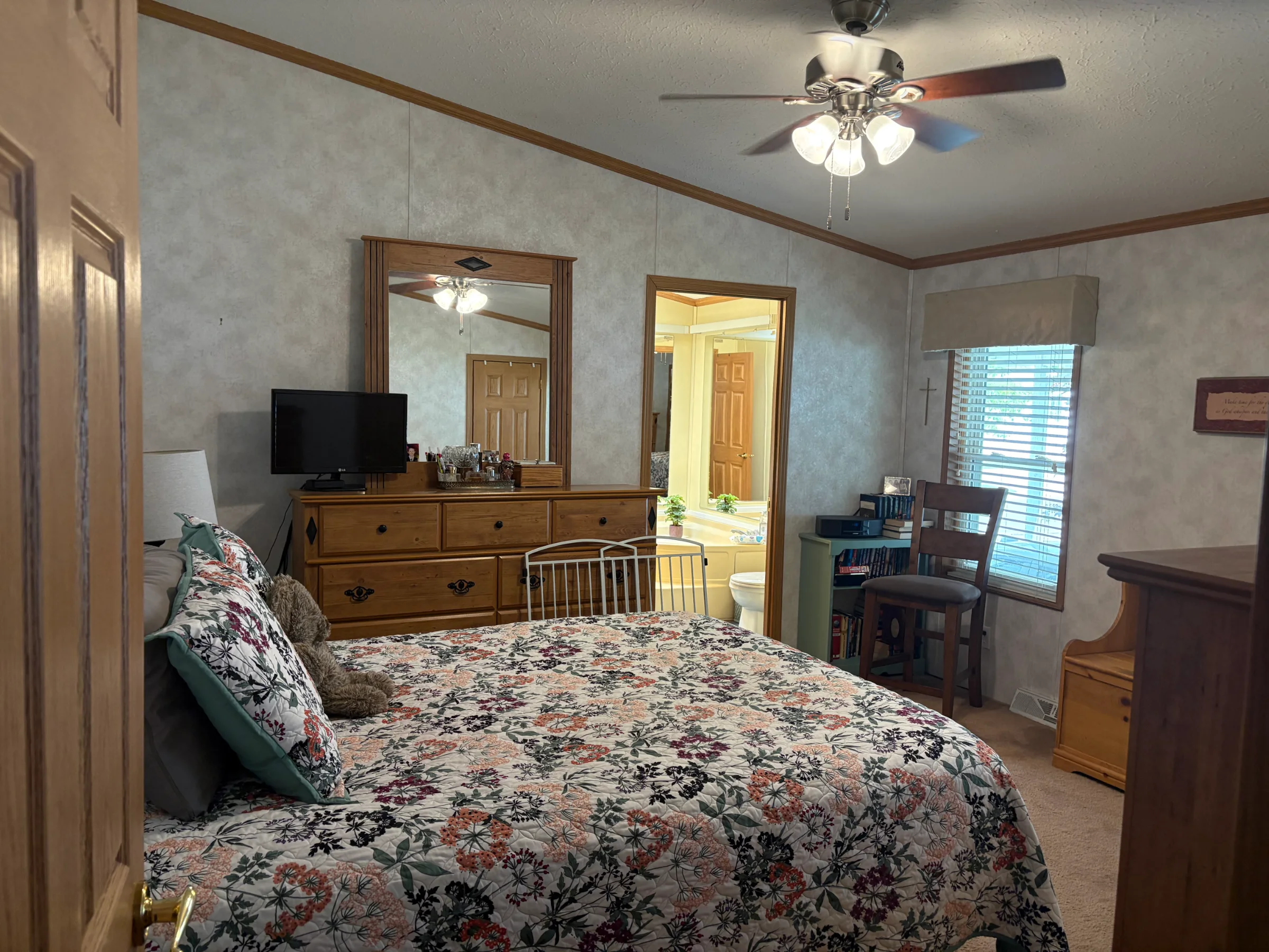 33120 Waterfall Court manufactured home in Meadow Creek, New Haven, MI — photo 17
