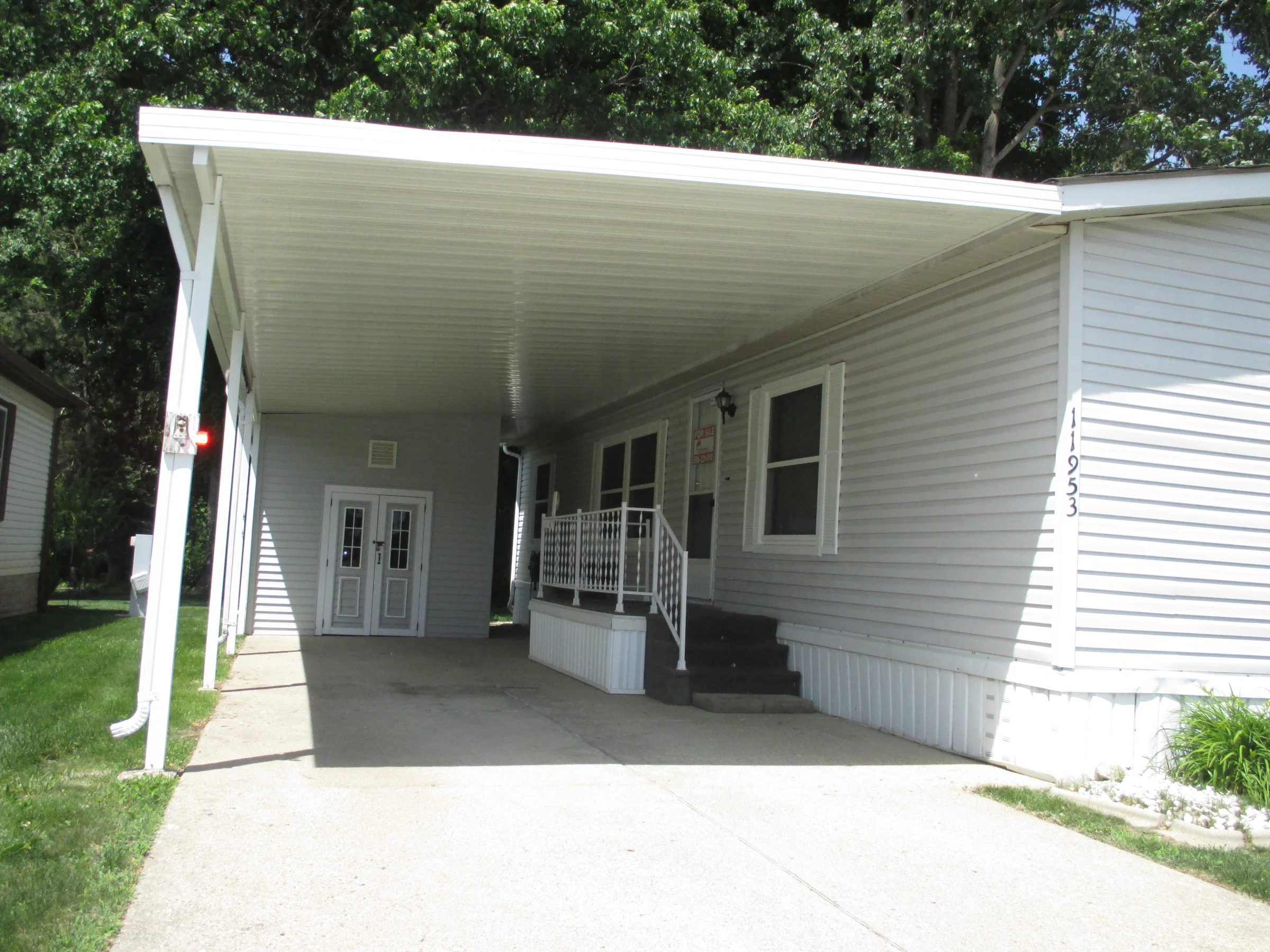 11953 Hemlock Court manufactured home in Shelby West, Shelby Township, MI — photo 4