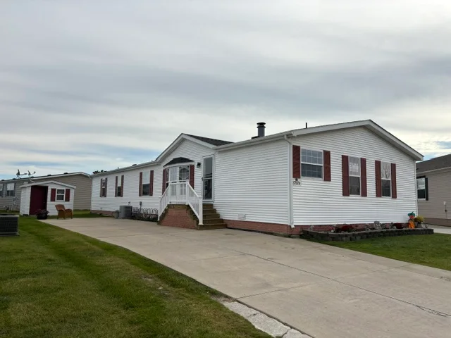37074 Grindstone Trl manufactured home for sale in Millstone Pond, Lenox, MI