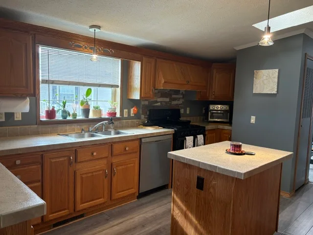 37074 Grindstone Trl manufactured home in Millstone Pond, Lenox, MI — photo 11