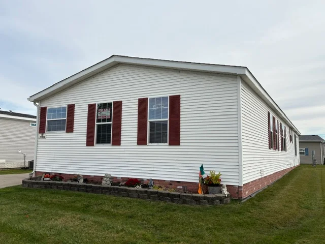 37074 Grindstone Trl manufactured home in Millstone Pond, Lenox, MI — photo 2