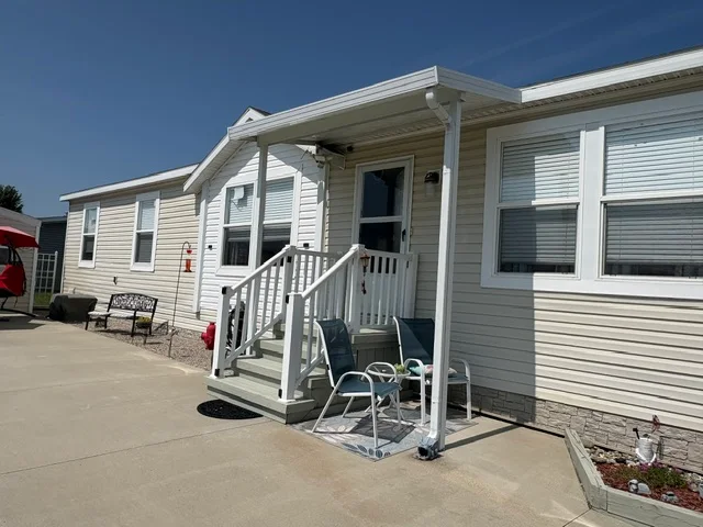 57545 Miller Ct manufactured home in Millstone Pond, Lenox, MI — photo 2