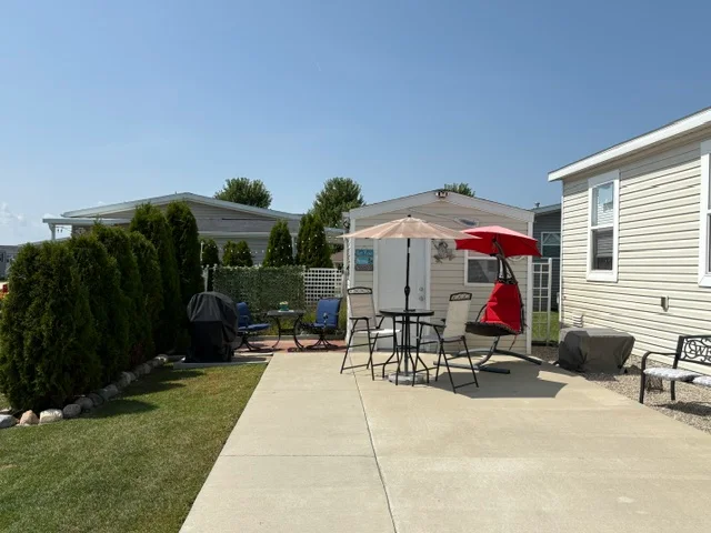 57545 Miller Ct manufactured home in Millstone Pond, Lenox, MI — photo 3