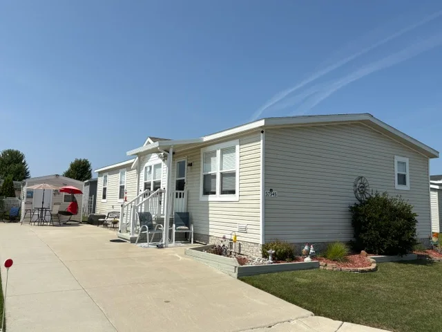 57545 Miller Ct manufactured home in Millstone Pond, Lenox, MI — photo 5