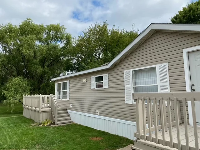 29691 Georgetown Drive manufactured home in Carriage Way, Chesterfield, MI — photo 3