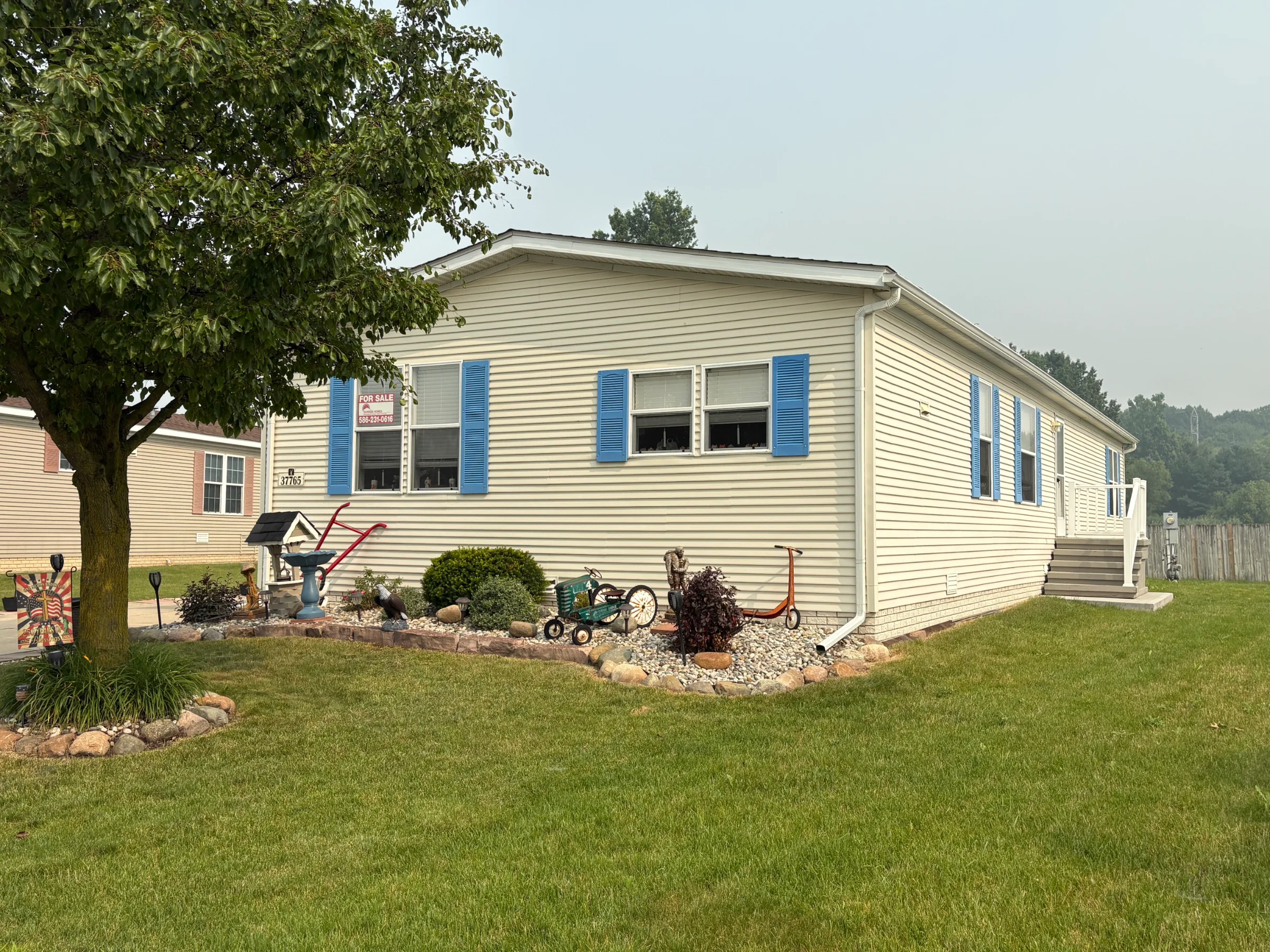 37765 N Millstone Pond Blvd manufactured home in Millstone Pond, Lenox, MI — photo 2