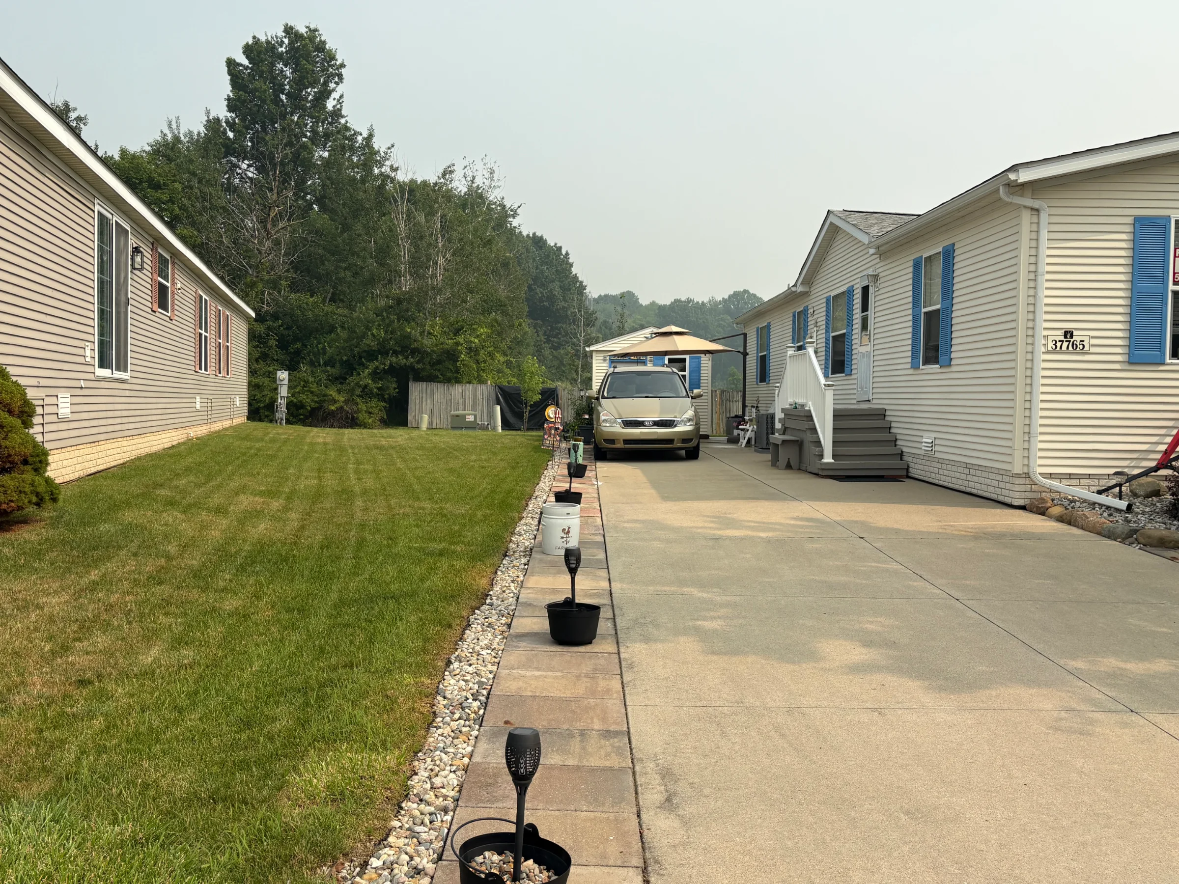 37765 N Millstone Pond Blvd manufactured home in Millstone Pond, Lenox, MI — photo 5